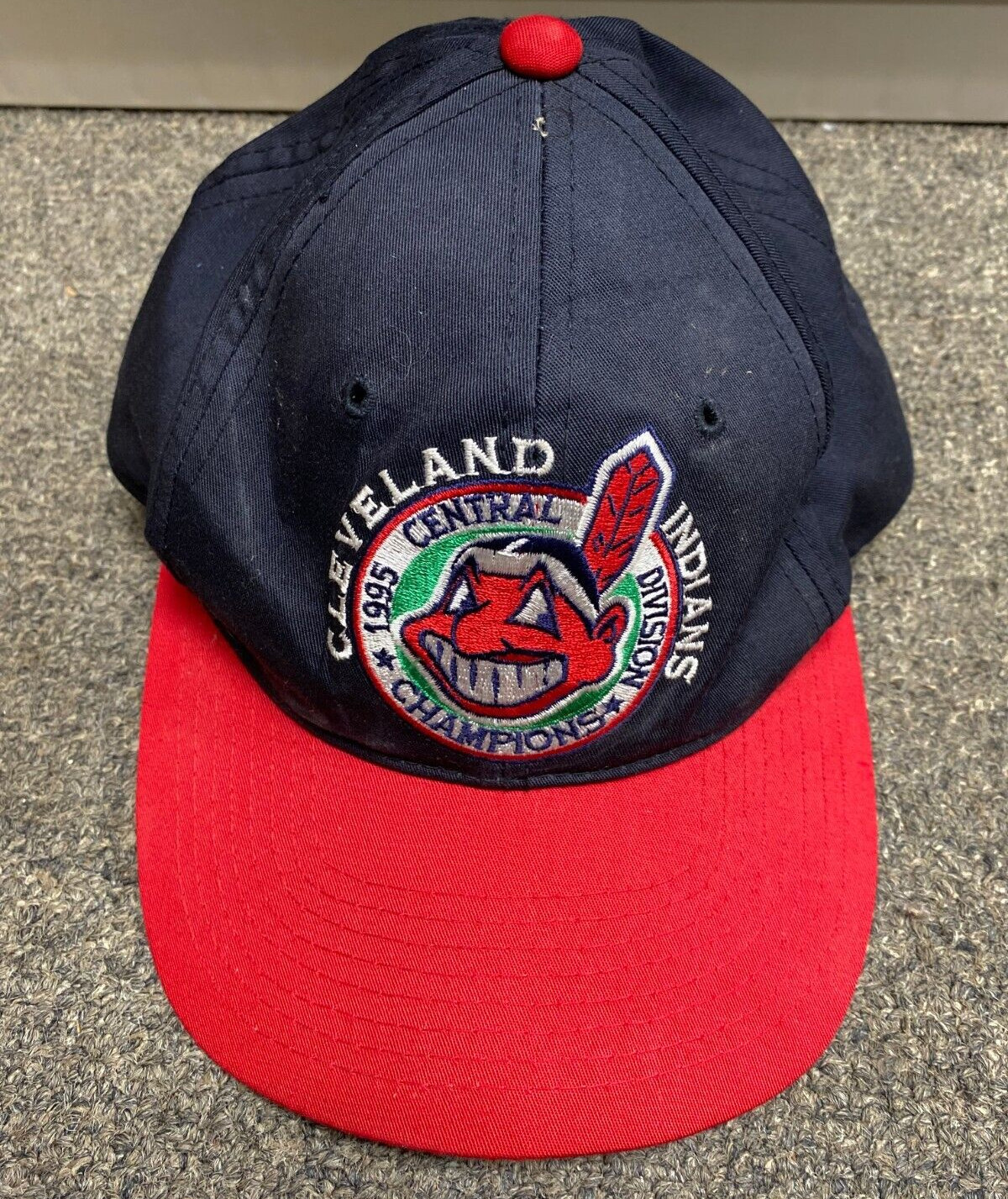 VINTAGE CLEVELAND INDIANS 1995 CENTRAL DIVISION CHAMPIONS SNAPBACK HAT RARE