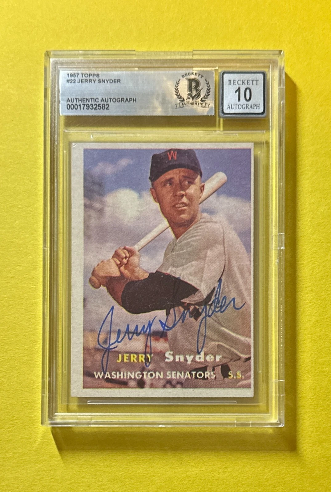 1957 TOPPS JERRY SNYDER #22 SIGNED AUTOGRAPHED CARD BECKETT AUTH 10 SENATORS COLLECTIBLE MEMORABILIA
