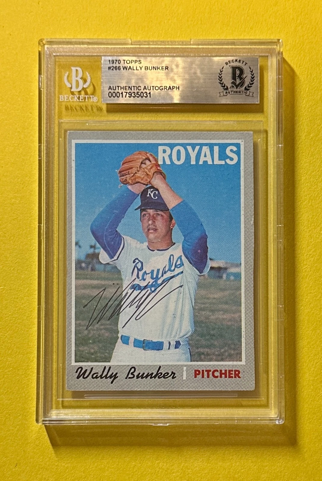 1970 TOPPS WALLY BUNKER #266 BECKETT AUTHENTIC SIGNED AUTOGRAPHED CARD ROYALS