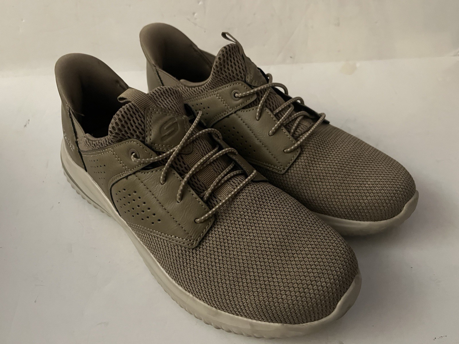 Skechers Men's Taupe Delson Swift Fit Hands Free Shoe  Memory Foam Size 11