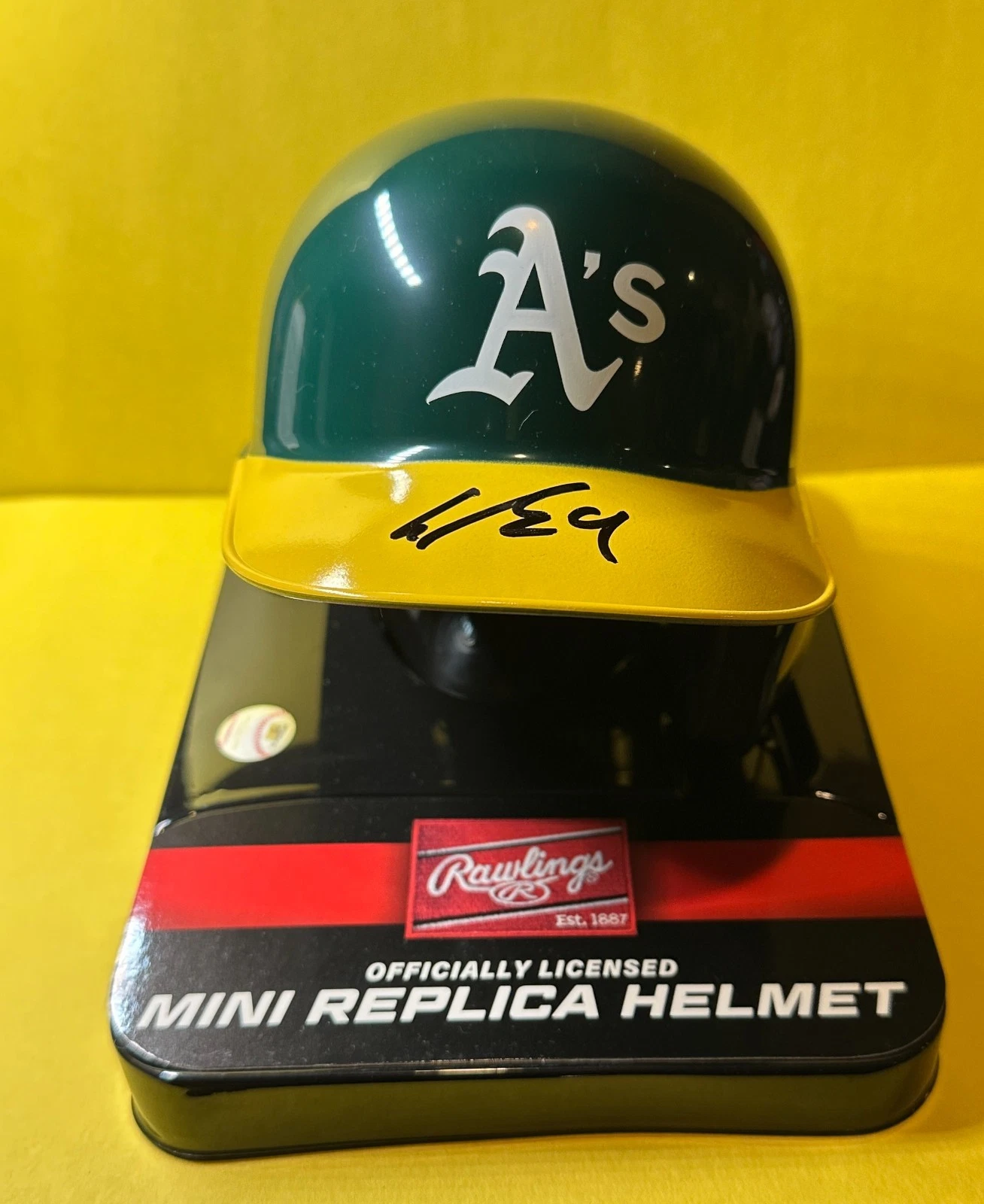 LAWRENCE BUTLER OAKLAND A'S SIGNED AUTOGRAPHED RAWLINGS MINI HELMET BECKETT