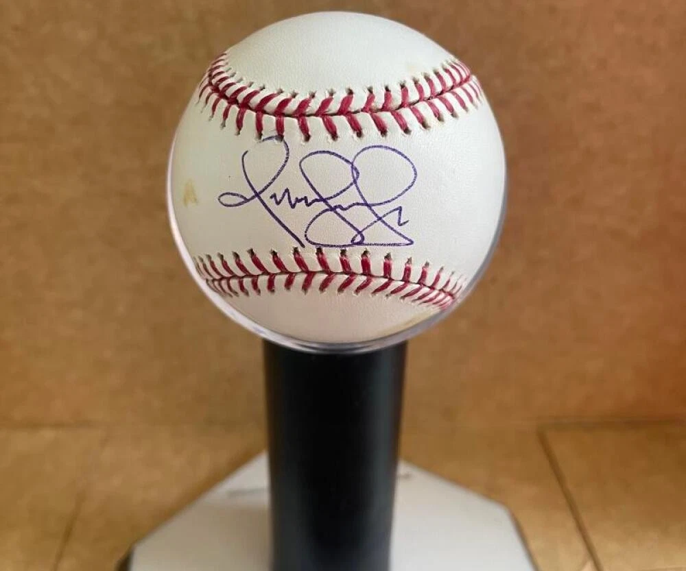 OMAR VIZQUEL INDIANS/MARINERS SIGNED AUTOGRAPHED M.L. BASEBALL BECKETT AUTH