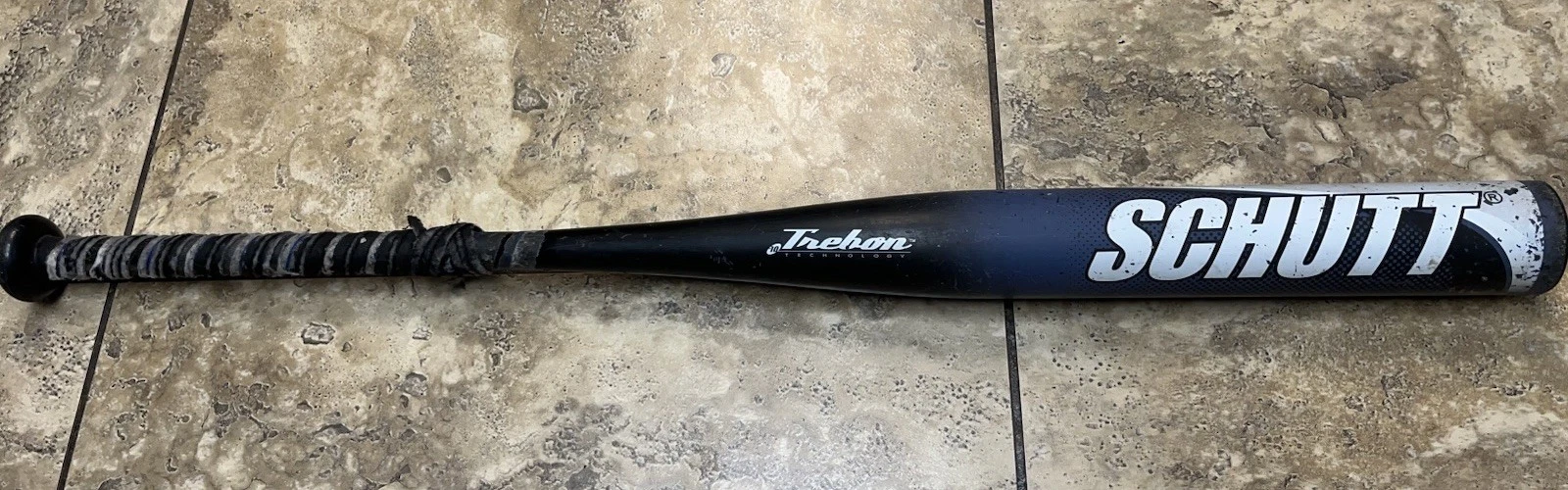 SCHUTT BANDIT SOFTBALL BAT 32 INCH / 21OZ.  TREBON TECHNOLOGY BLUE-WHITE-BLACK COLLECTIBLE MEMORABILIA
