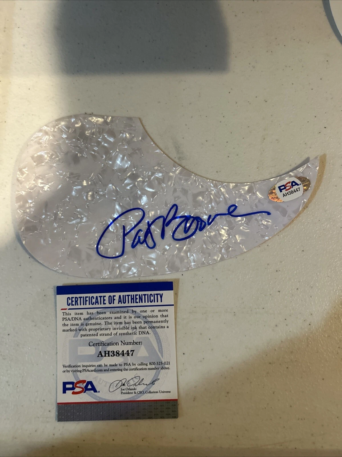 PAT BOONE COUNTRY STAR SIGNED AUTOGRAPH ACOUSTIC PICKGUARD PSA COA GUITAR