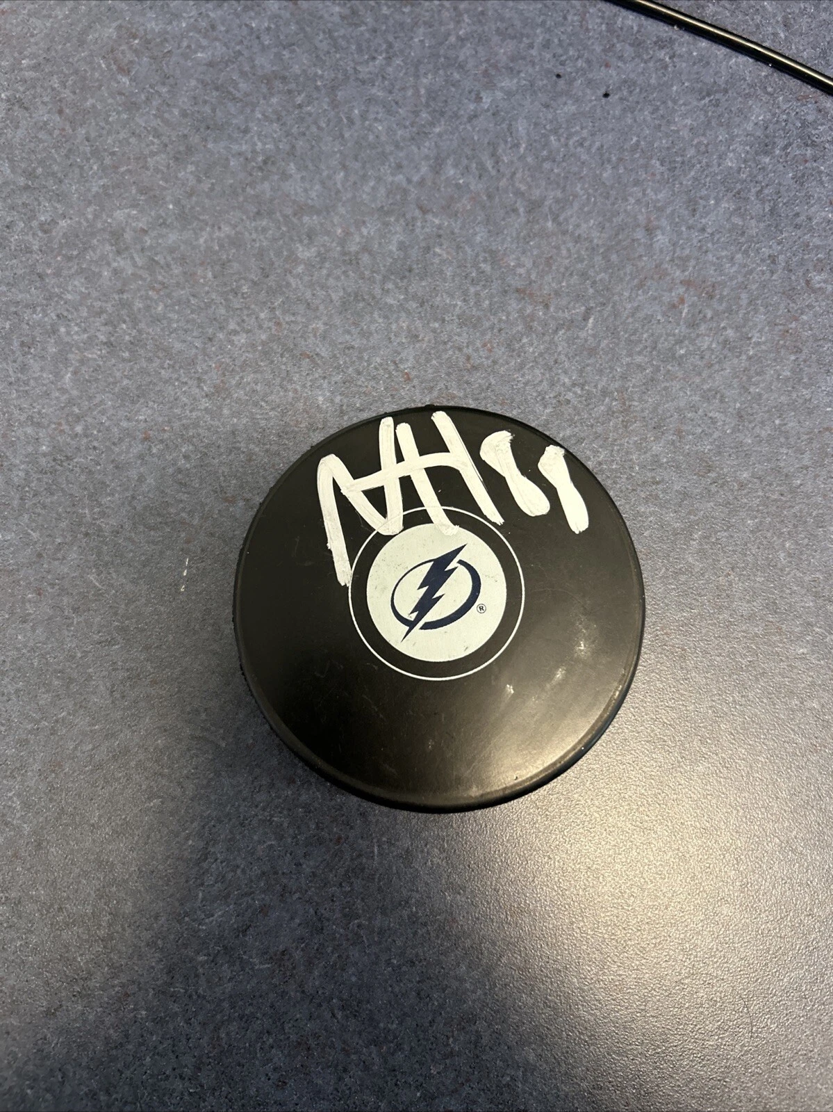 TAMPA BAY LIGHTNING- NIKO HUUHTANEN SIGNED AUTOGRAPH LOGO HOCKEY PUCK COA CRUNCH