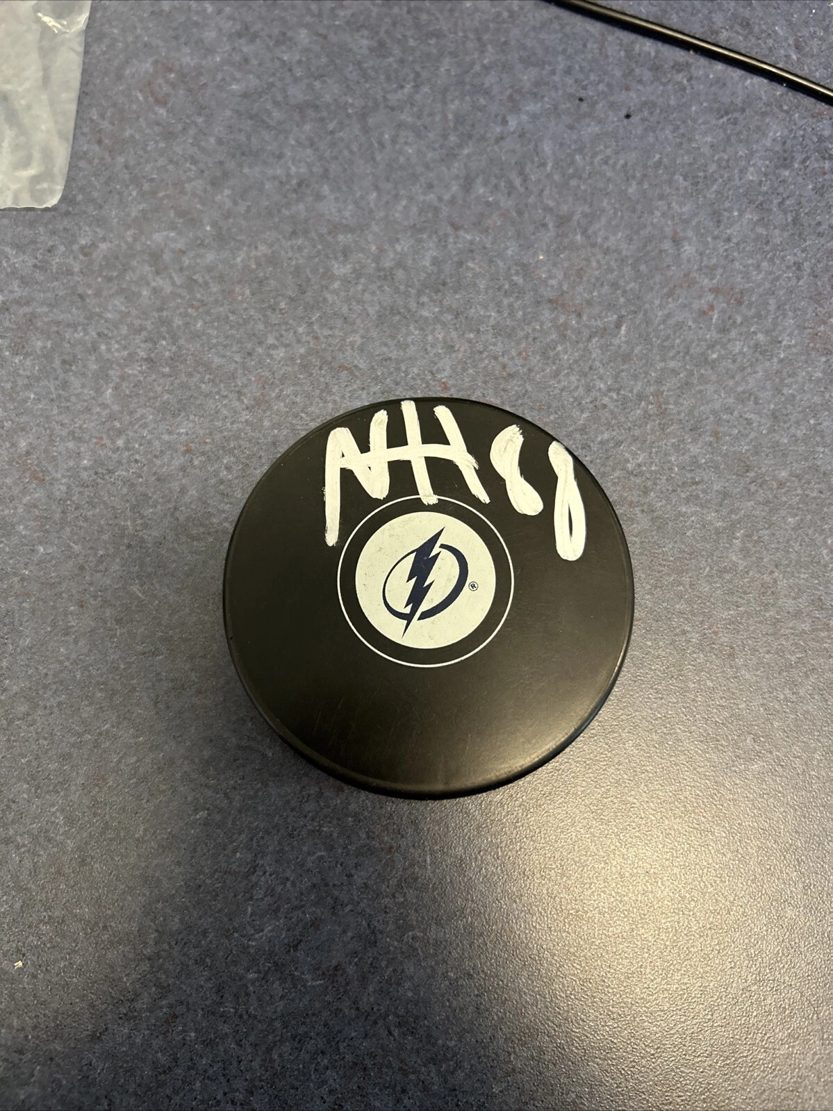 TAMPA BAY LIGHTNING- NIKO HUUHTANEN SIGNED AUTOGRAPH LOGO HOCKEY PUCK COA CRUNCH