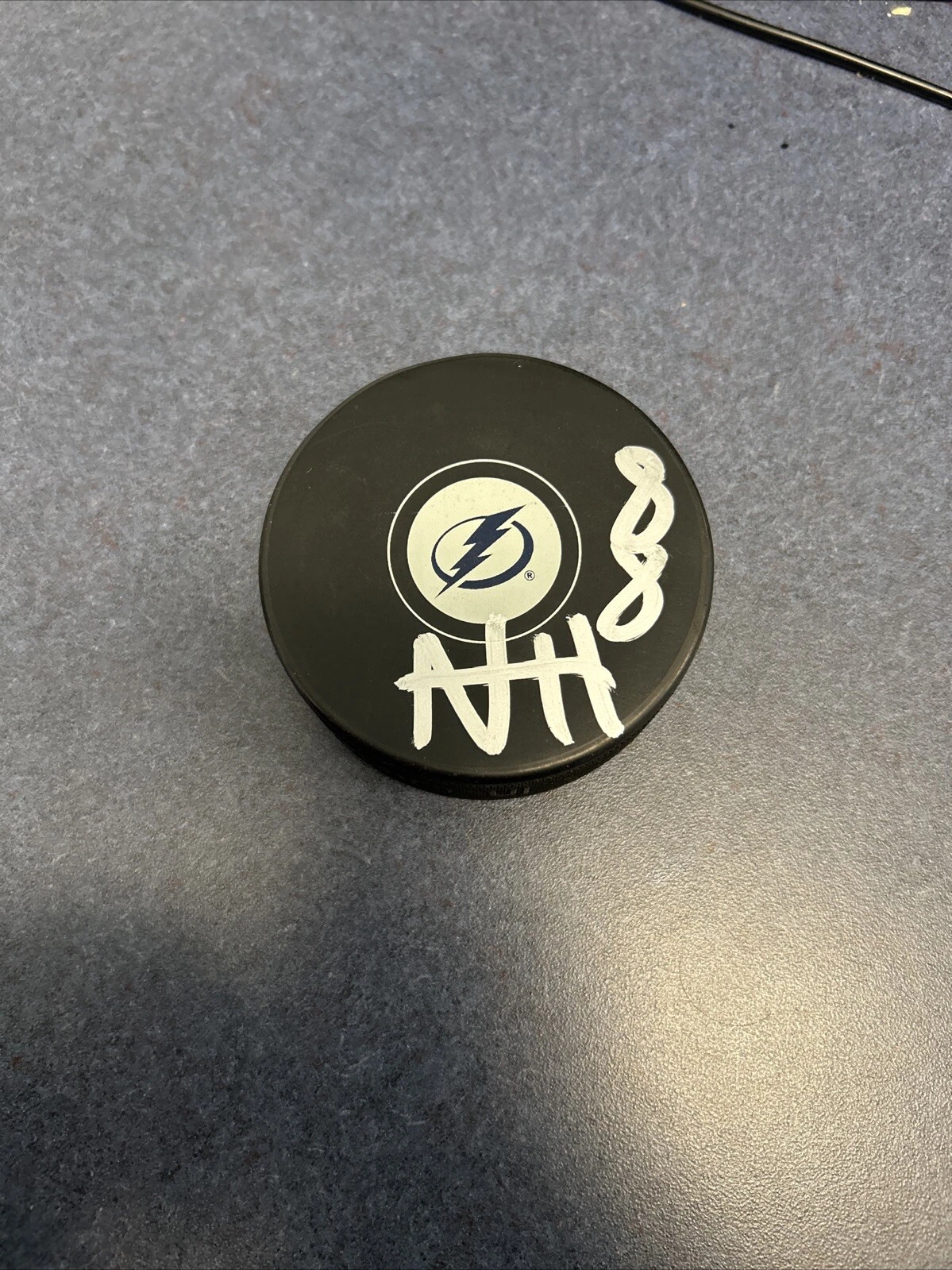 TAMPA BAY LIGHTNING- NIKO HUUHTANEN SIGNED AUTOGRAPH LOGO HOCKEY PUCK COA CRUNCH