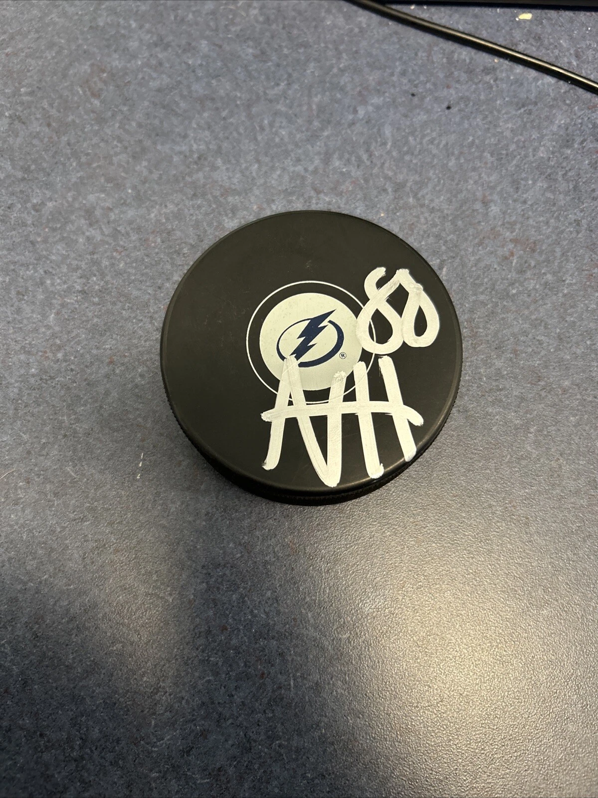 TAMPA BAY LIGHTNING- NIKO HUUHTANEN SIGNED AUTOGRAPH LOGO HOCKEY PUCK COA CRUNCH COLLECTIBLE MEMORABILIA