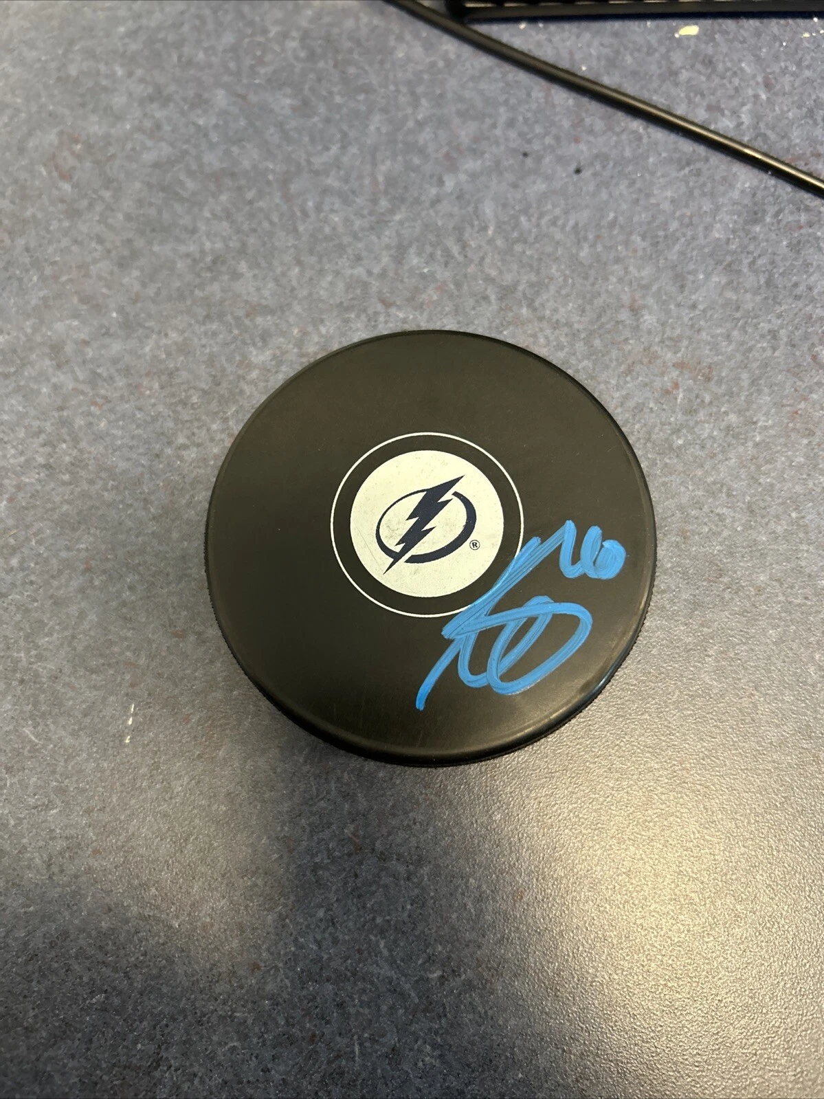 TAMPA BAY LIGHTNING- GABRIEL DUMONT SIGNED AUTOGRAPH LOGO PUCK COA NHL CRUNCH
