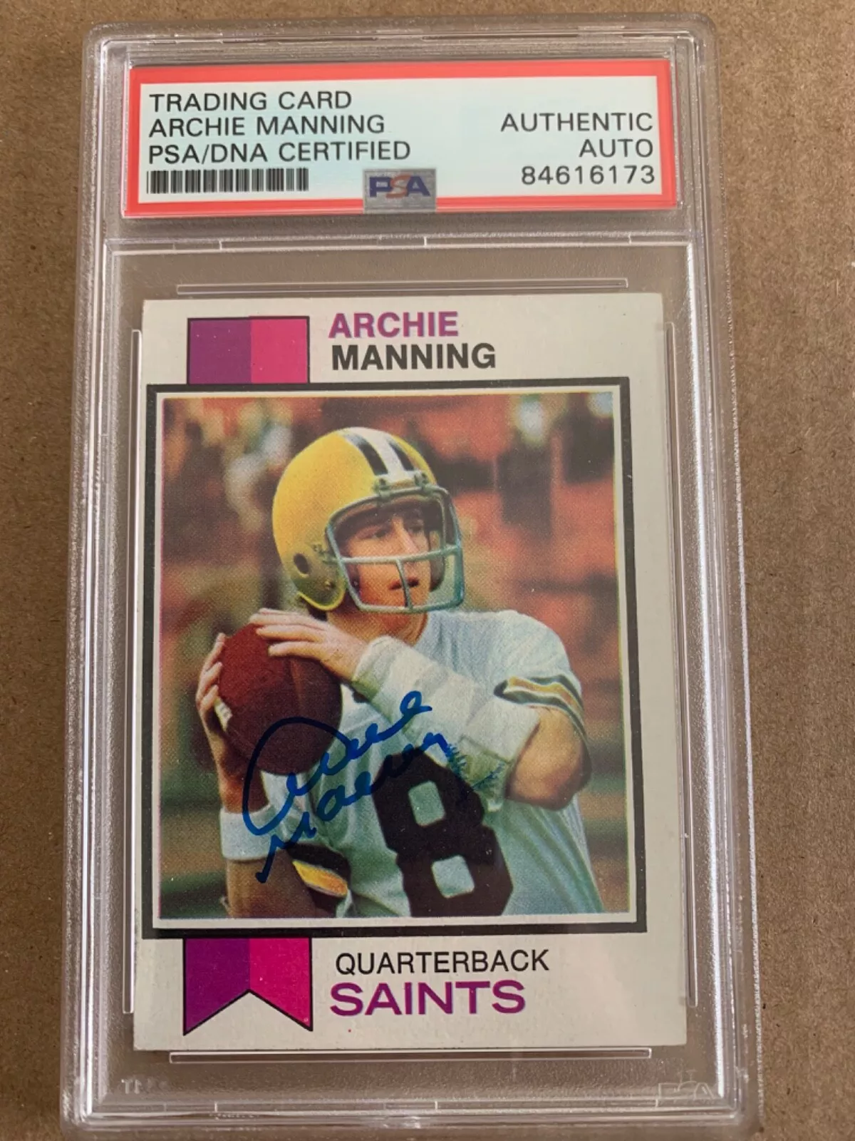 ARCHIE MANNING HAND SIGNED 1973 TOPPS FOOTBALL TRADING CARD         PSA SLABBED