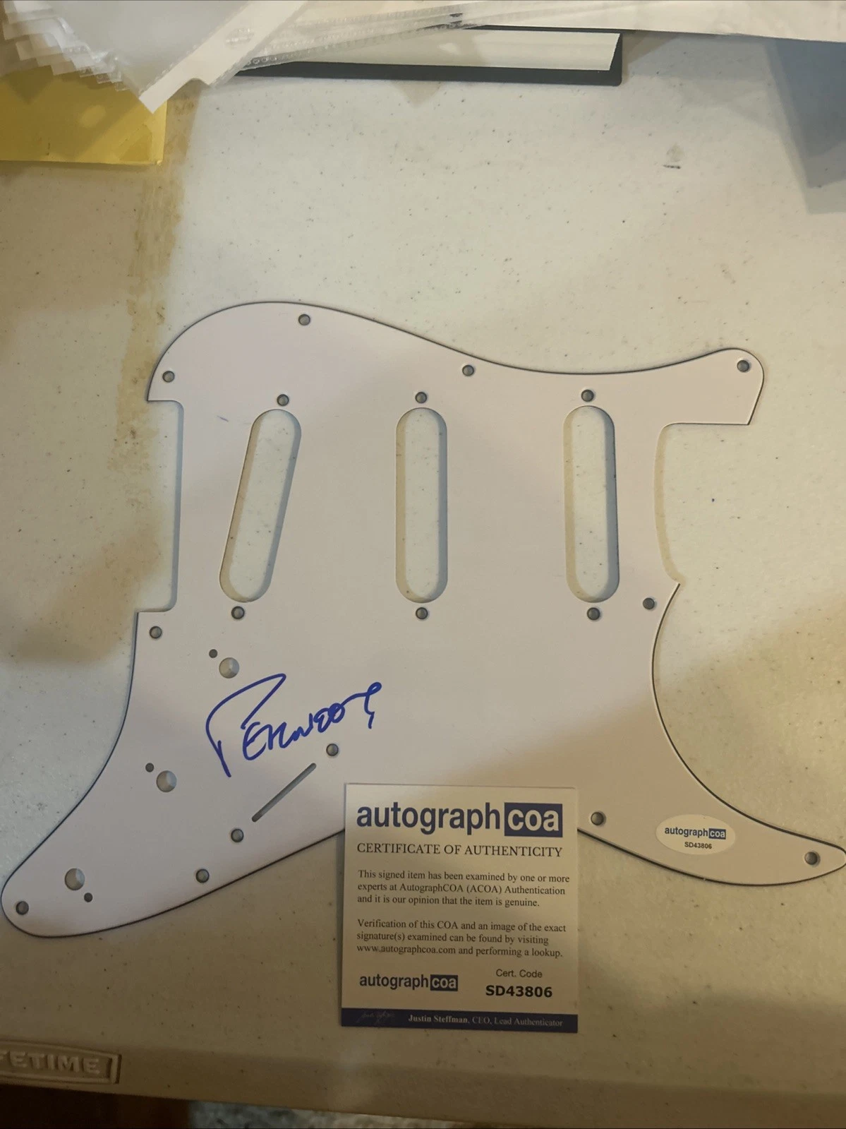 PETER NOONE HERMANS HERMITS SIGNED AUTOGRAPH STRAT PICKGUARD ACOA COA GUITAR