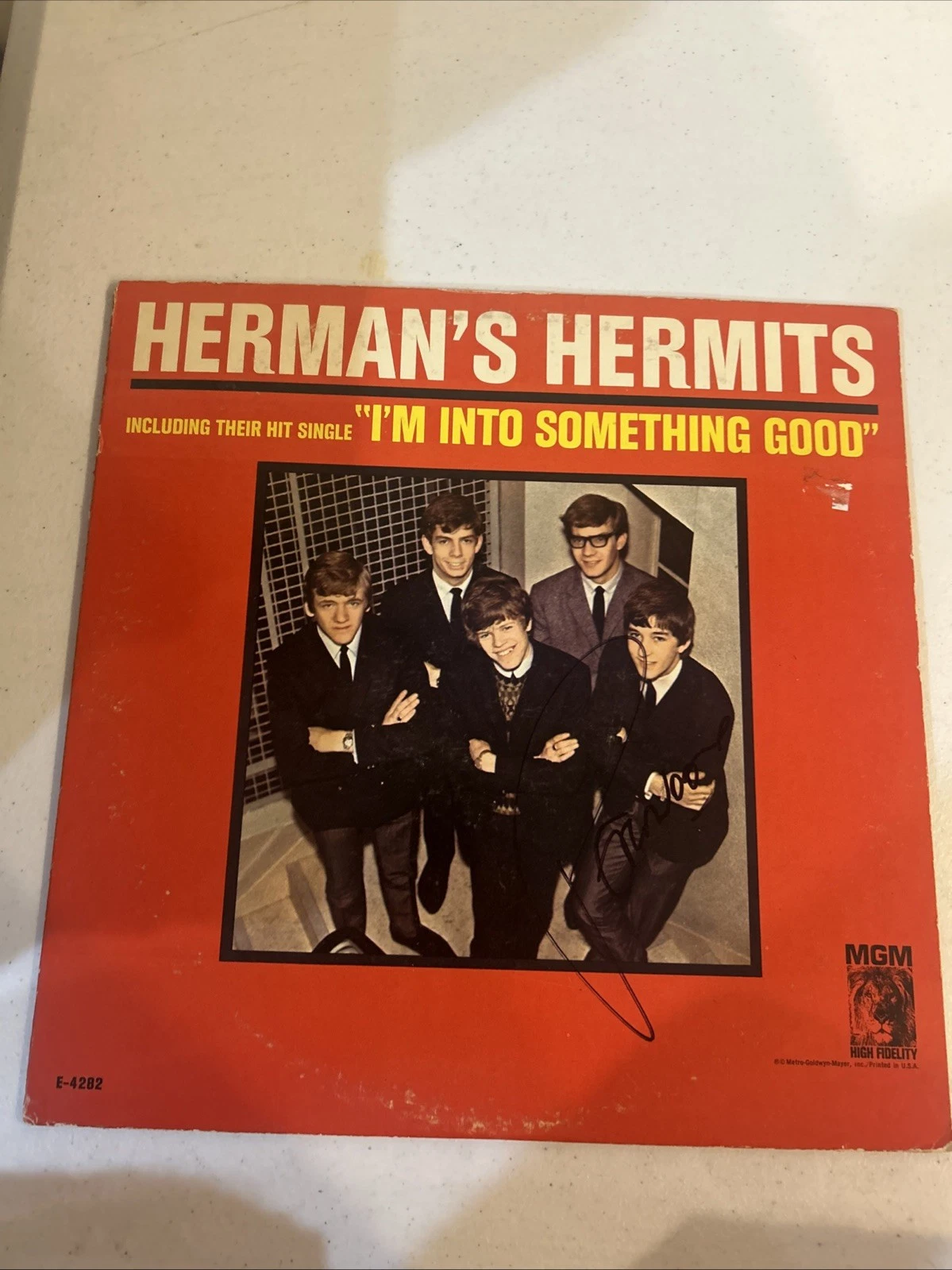 PETER NOONE SIGNED AUTOGRAPH VINYL ALBUM ACOA INTRODUCING HERMANS HERMITS LP