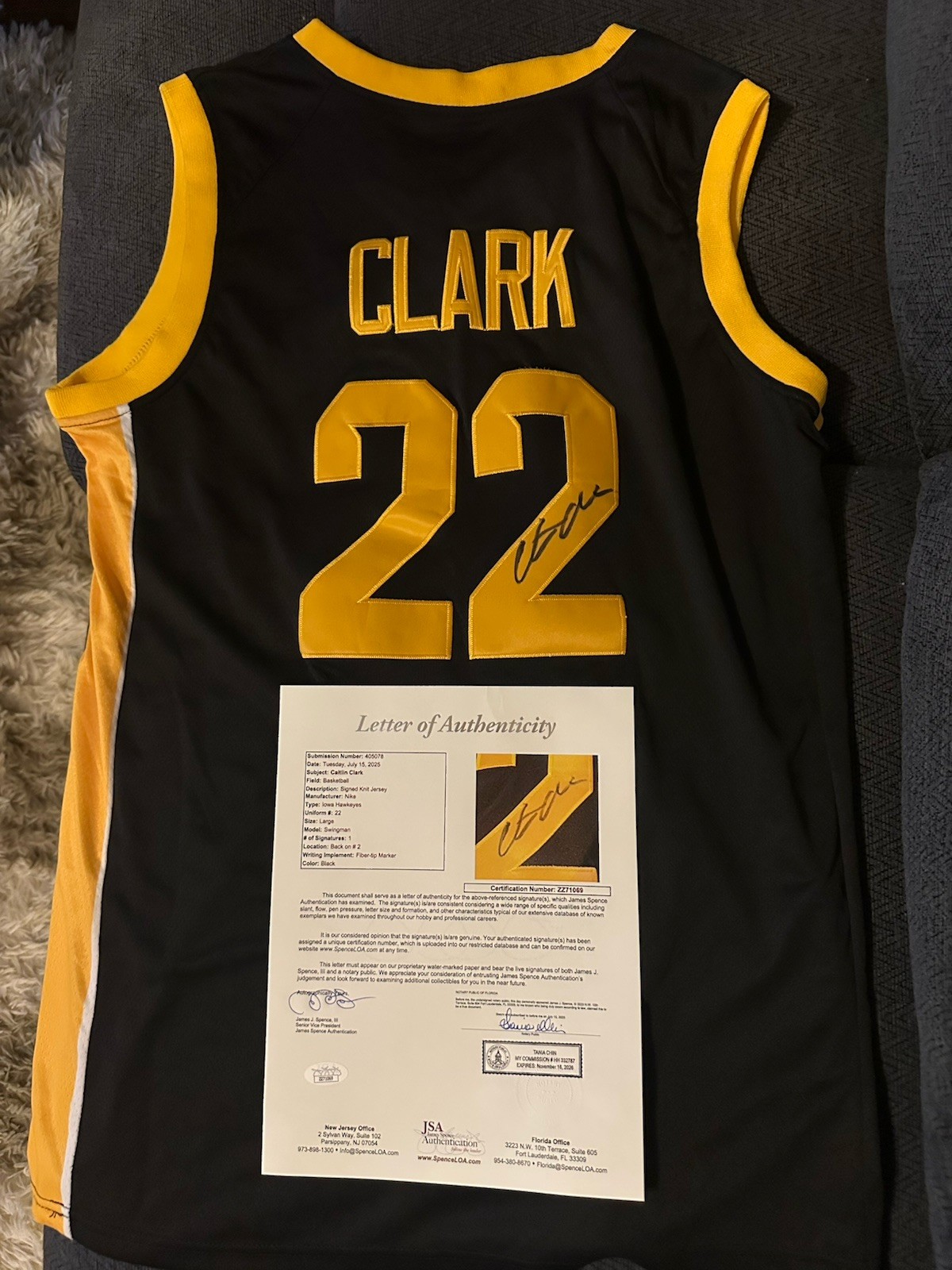 Caitlin Clark SIGNED Iowa Hawkeyes Jersey L JSA Authentication LOA COA Fever