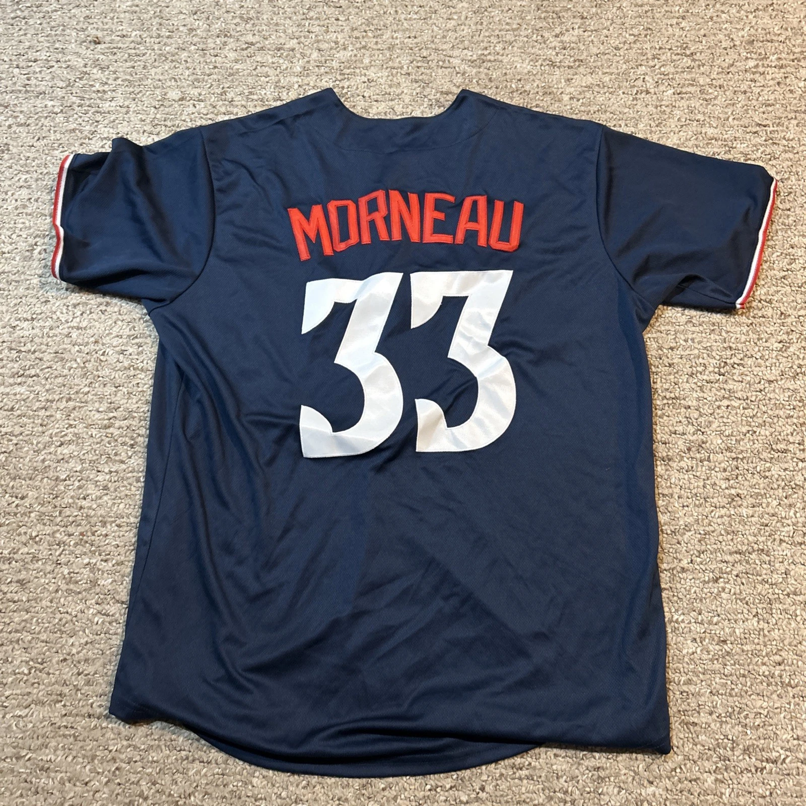 MINNESOTA TWINS- JUSTIN MORNEAU SIZE LARGE L BASEBALL JERSEY #33 NEVER WORN