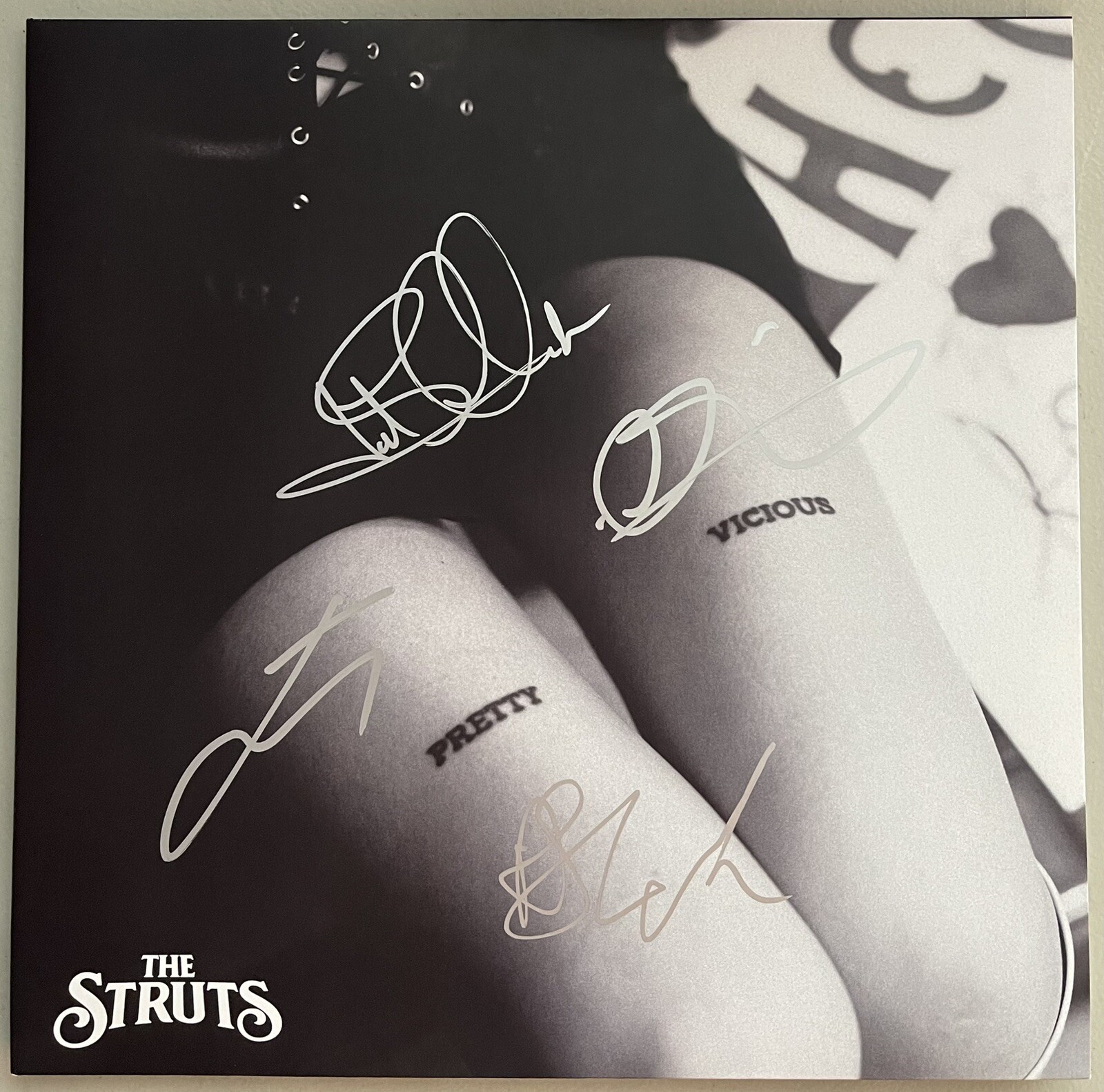 The Struts Band Signed Autographed Pretty Vicious Vinyl JSA COA Luke Spiller +3