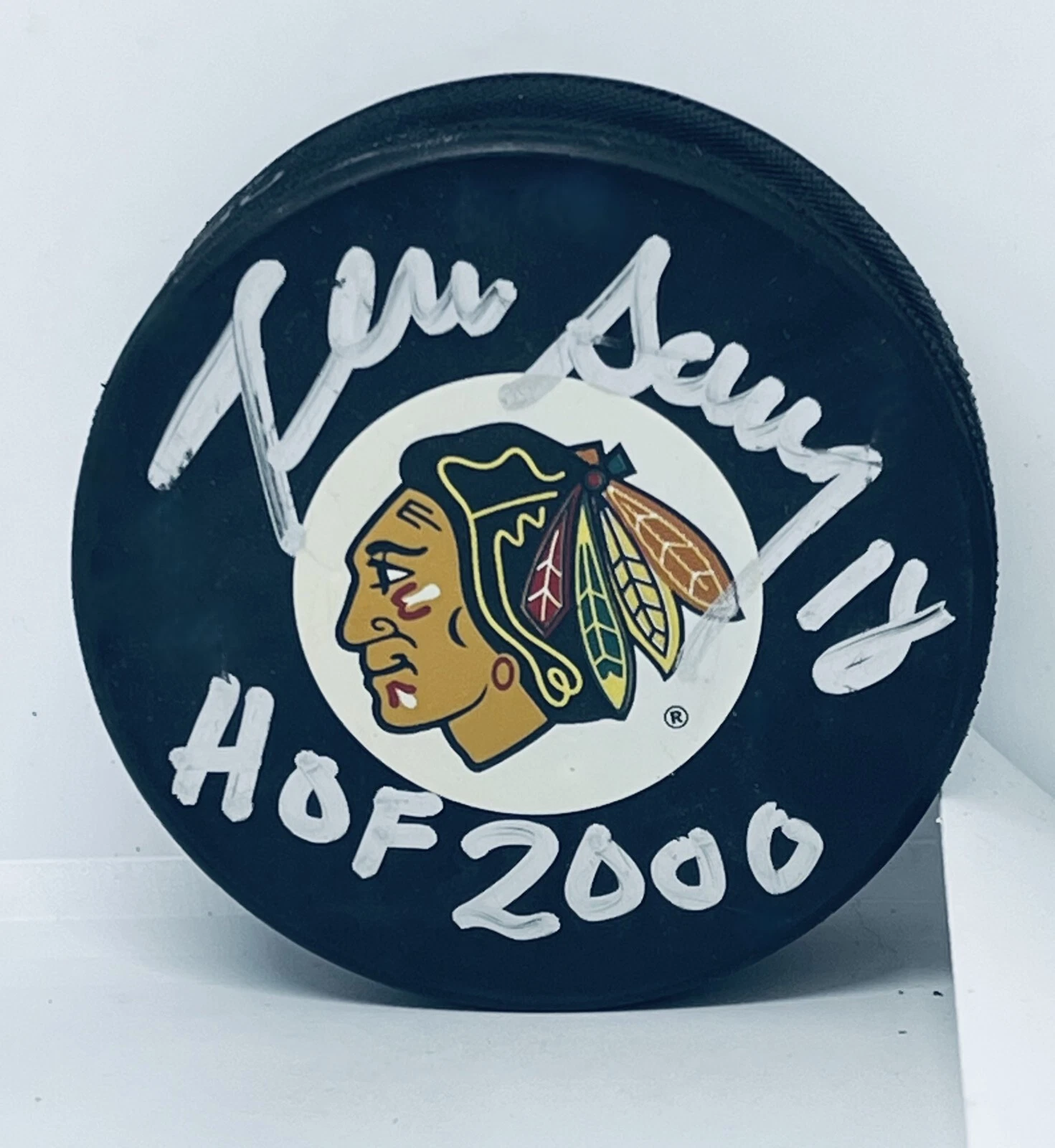 Denis Savard signed Chicago Blackhawks Puck autographed W/ HOF Inscrip. Beckett