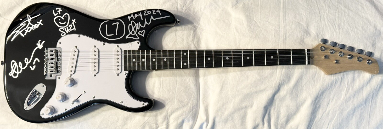 L7 Signed Autographed Punk Rock Guitar PSA/DNA COA By All 4 Members Shove