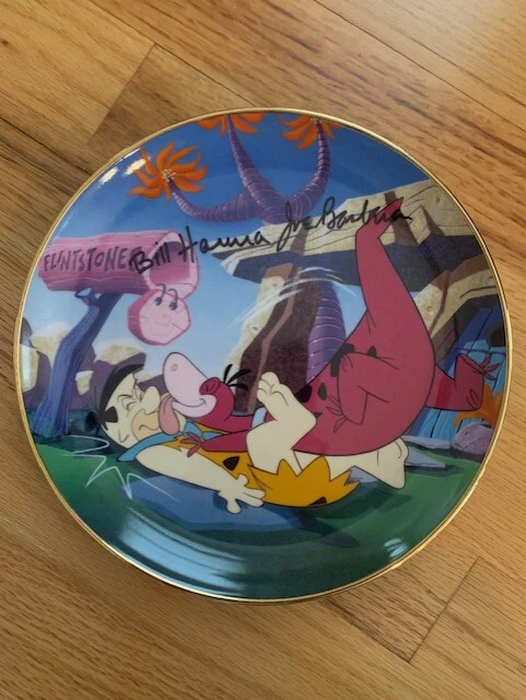 HANNA-BARBERA HAND SIGNED 1994 FLINTSTONES PLATE      WELCOME HOME FRED      JSA