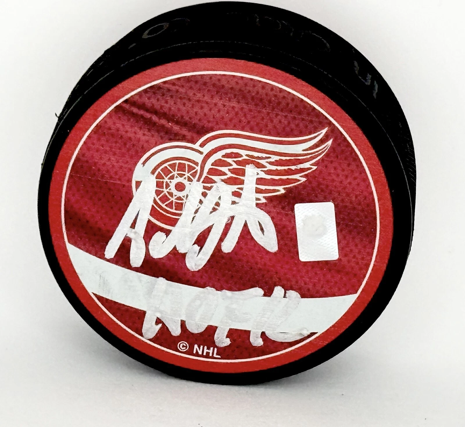 Adam Oates signed Detroit Red Wings Reverse Retro Puck W/ HOF Beckett Witnessed