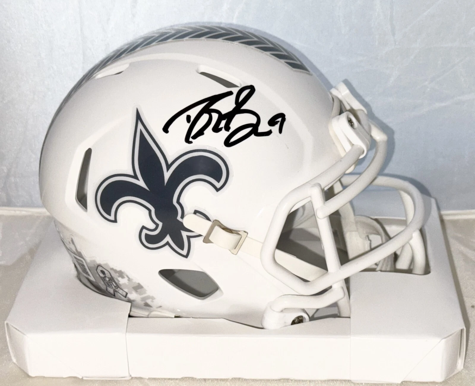 Drew Brees signed New Orleans Saints Salute To Service mini helmet Beckett Witn