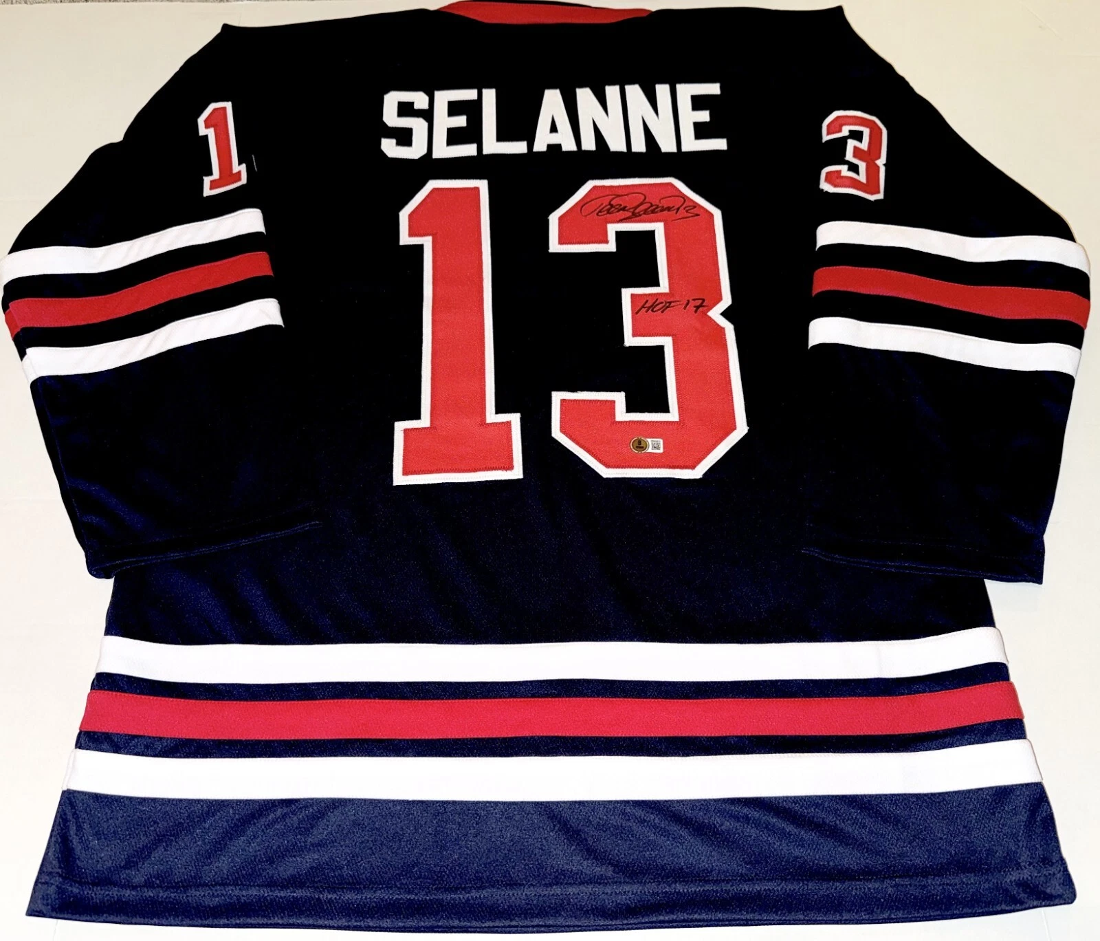 Teemu Selanne Winnipeg Jets signed Custom jersey W/ HOF Inscrip Beckett Witn.