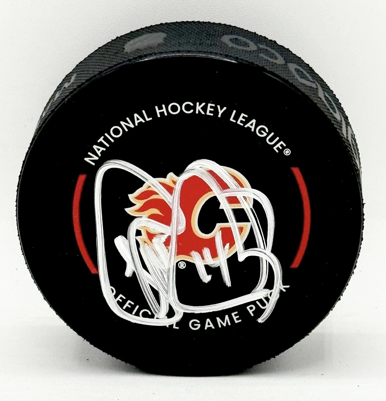 Theo Fleury signed Calgary Flames Official Game Puck Beckett Witnessed