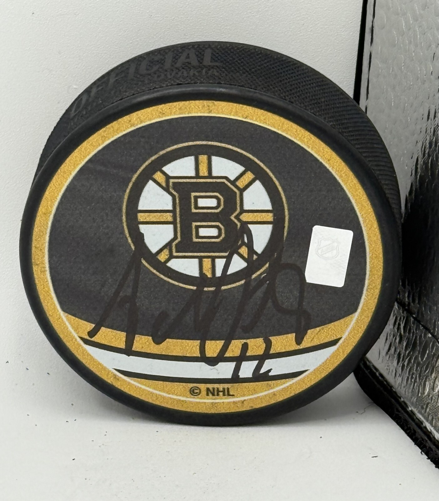 Adam Oates signed Boston Bruins Reverse Retro Puck Beckett Witnessed