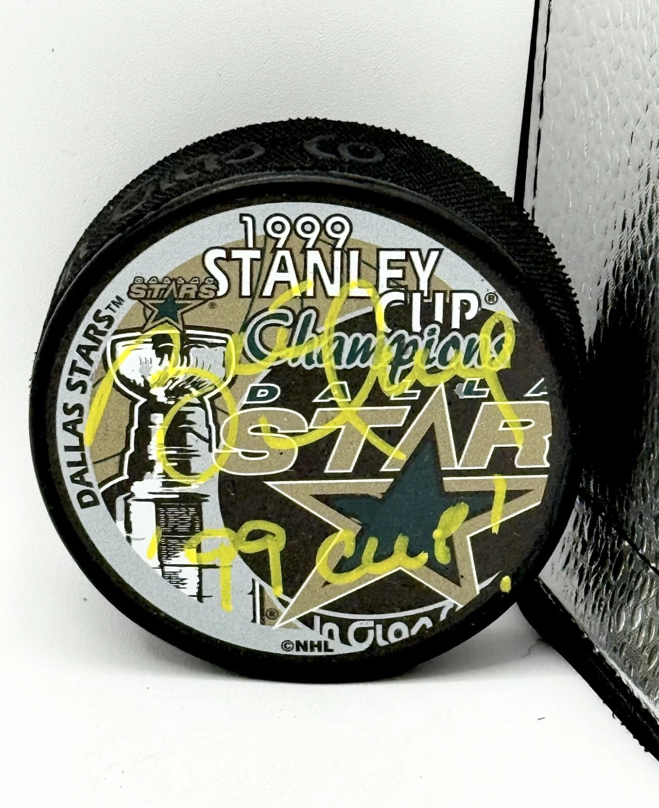 Brett Hull signed Dallas Stars Stanley Cup Champs Puck W/ 99 Cup Beckett Wit COA
