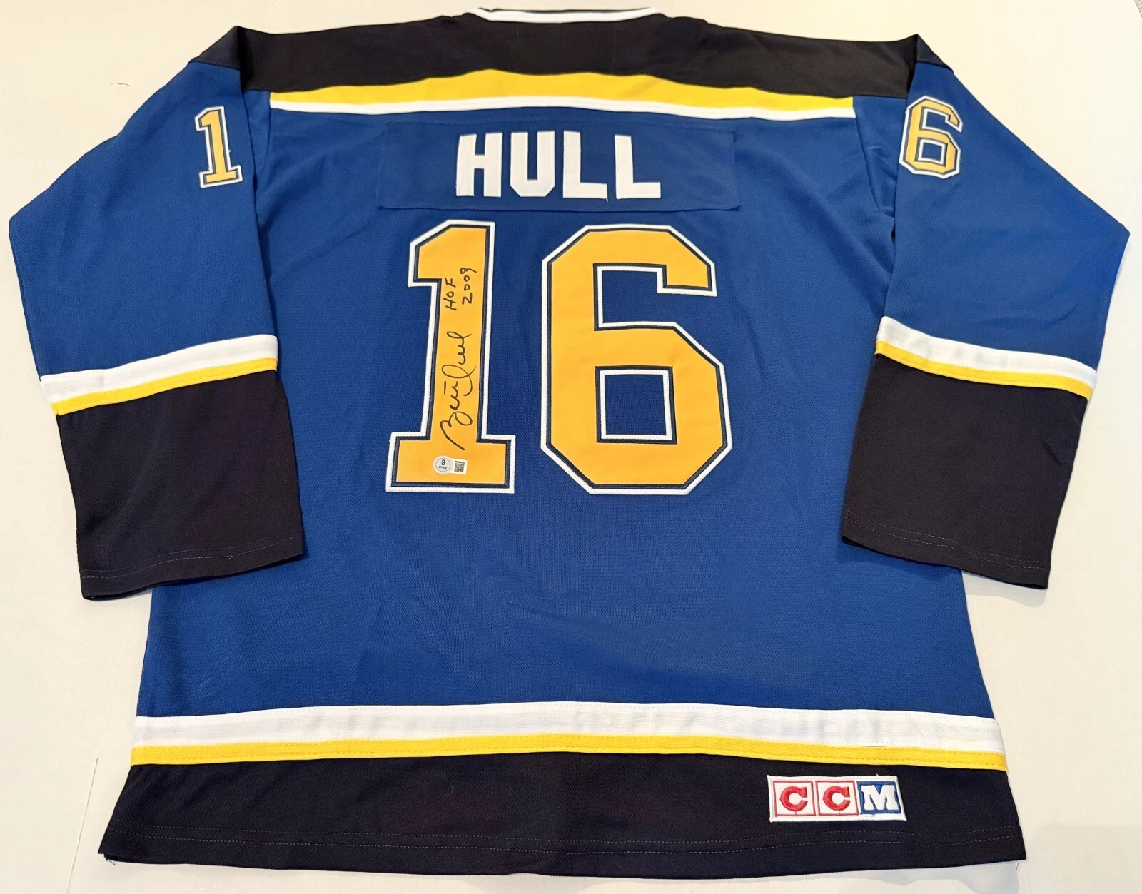 Brett Hull signed St. Louis Blues jersey W/ HOF Inscription #2 Beckett Witness