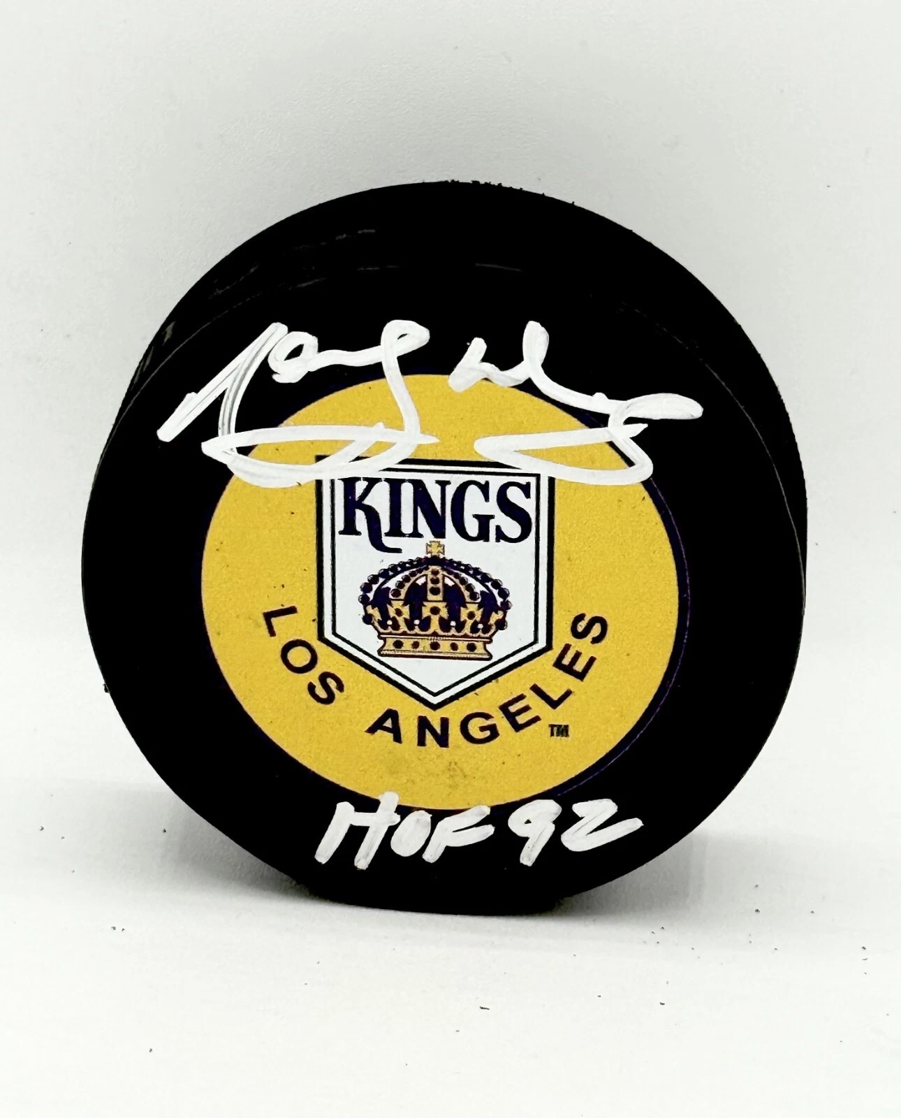 Marcel Dionne signed Los Angeles Kings Vintage Puck W/ HOF Beckett Witness