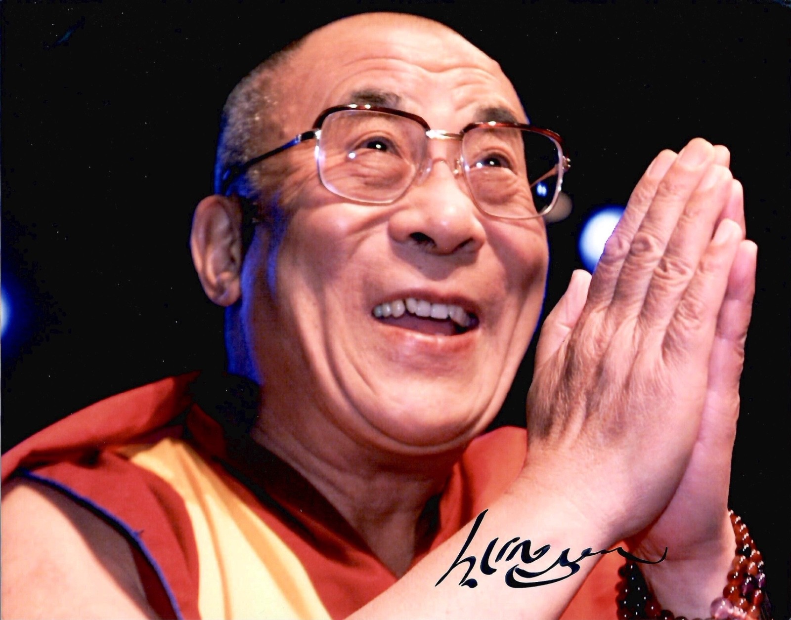 DALAI LAMA HAND SIGNED 8x10 COLOR PHOTO        AWESOME+RARE POSE      JSA LETTER