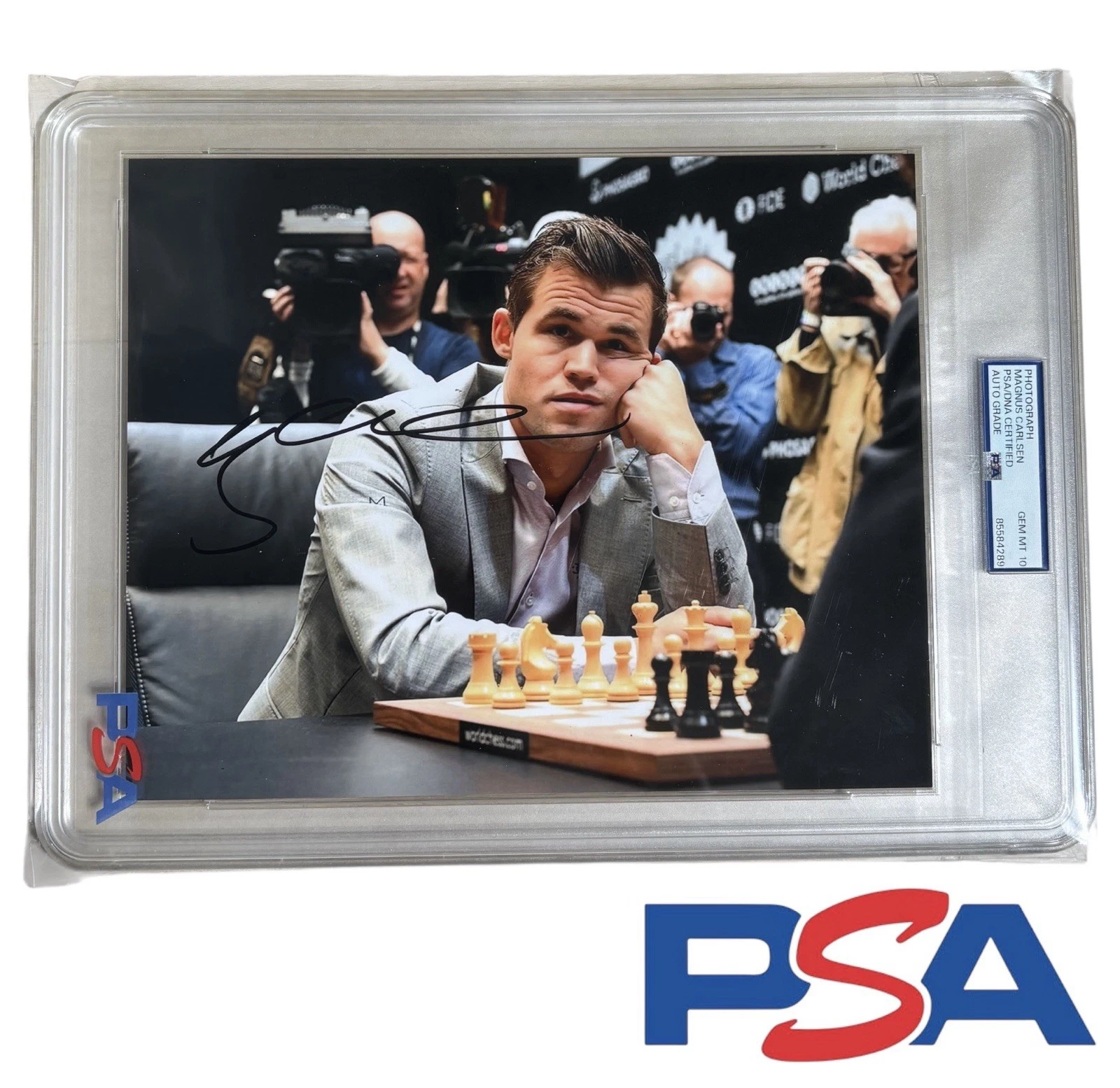 Magnus Carlsen Signed 8x10 Photo PSA ENCAPSULATED GEM MT 10 AUTO Chess Champion