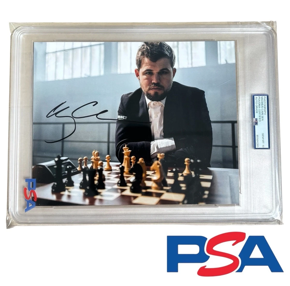 Magnus Carlsen Signed 8x10 Photo PSA ENCAPSULATED GEM MT 10 AUTO Chess Champion