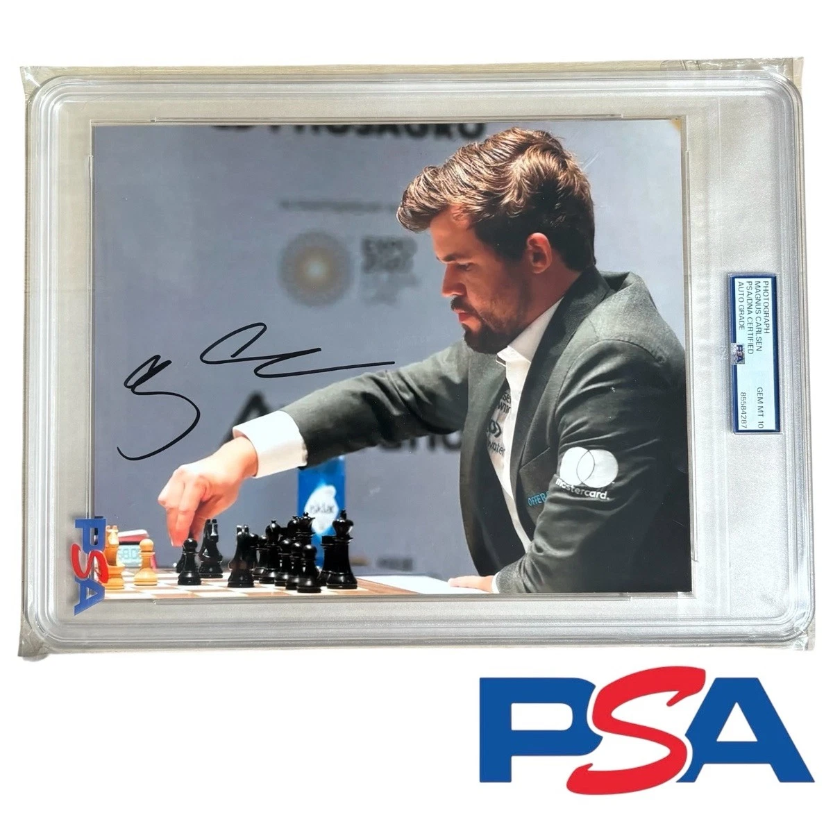 Magnus Carlsen Signed 8x10 Photo PSA ENCAPSULATED GEM MT 10 AUTO Chess Champion