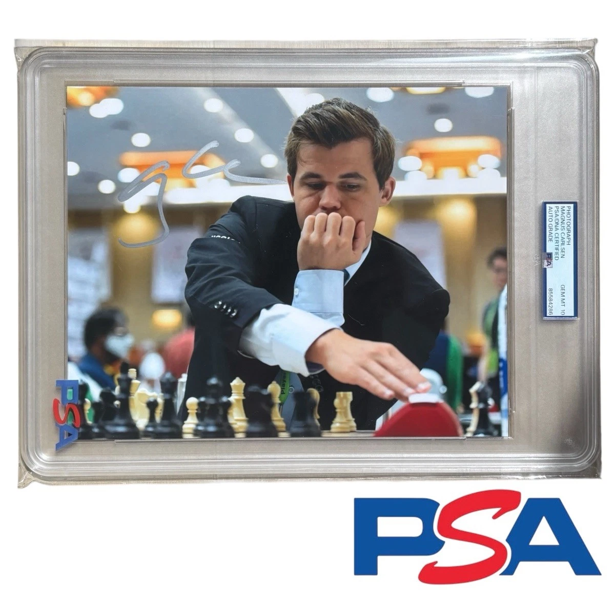 Magnus Carlsen Signed 8x10 Photo PSA ENCAPSULATED GEM MT 10 AUTO Chess Champion