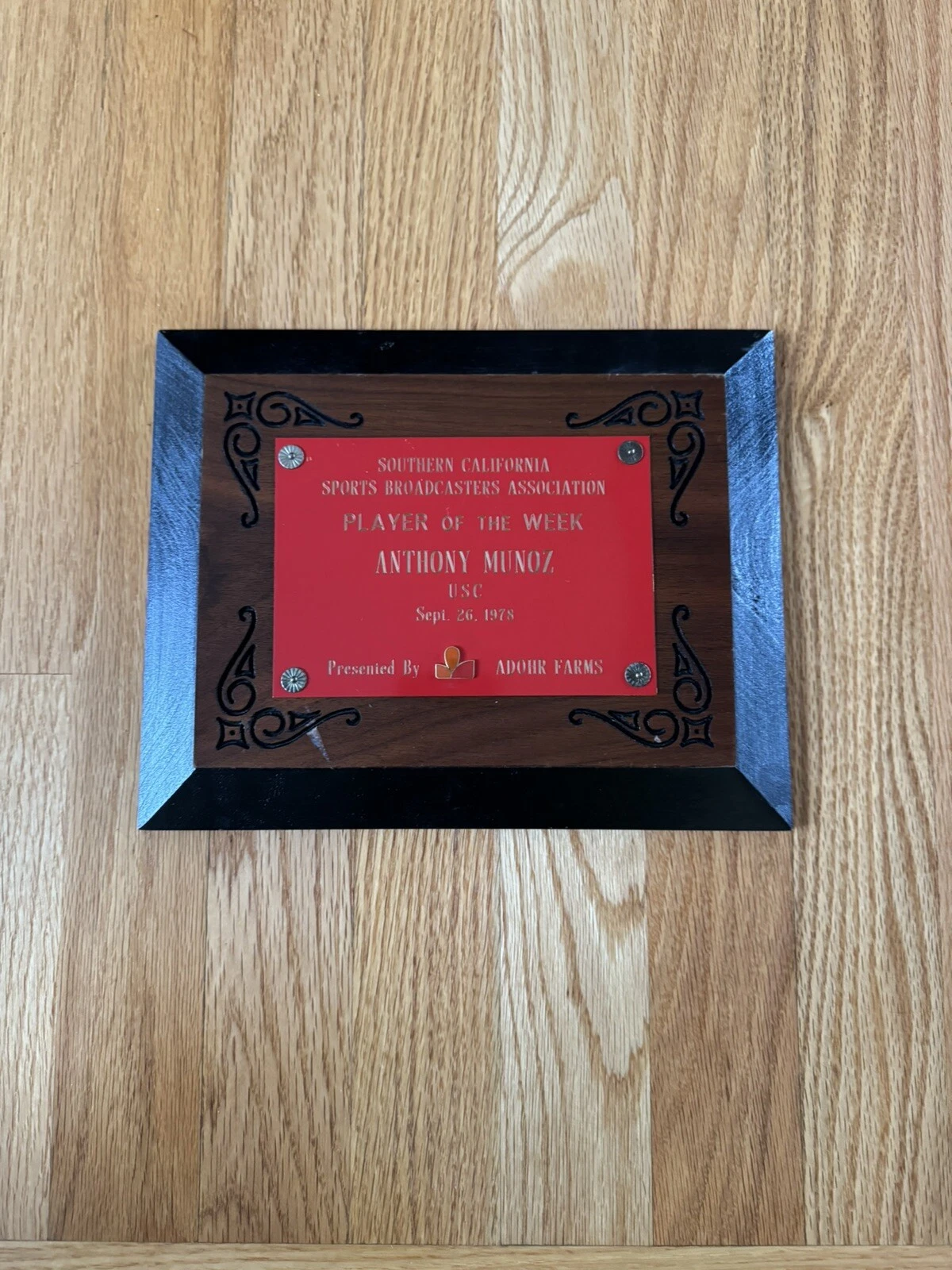 PERSONALLY OWNED Anthony Munoz 9-26-1978 Player of Week Award USC Trojans