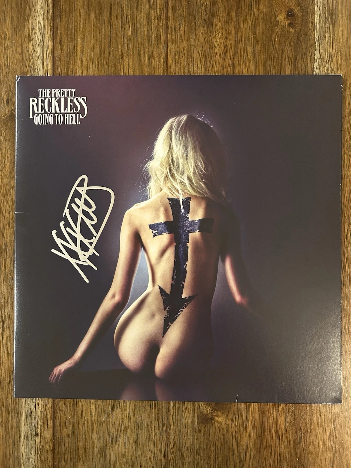 Taylor Momsen The Pretty Reckless Signed ‘Going To Hell’ Vinyl Album Beckett