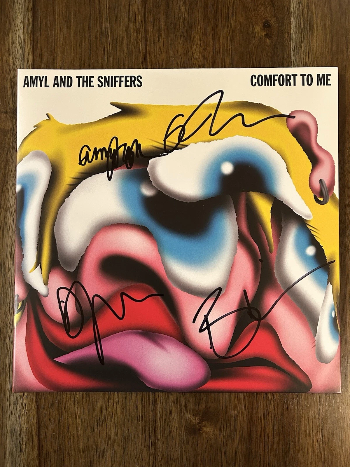 ‘AMYL AND THE SNIFFERS’ BAND SIGNED VINYL ALBUM ‘COMFORT TO ME’ AMY TAYLOR +3 COLLECTIBLE MEMORABILIA
