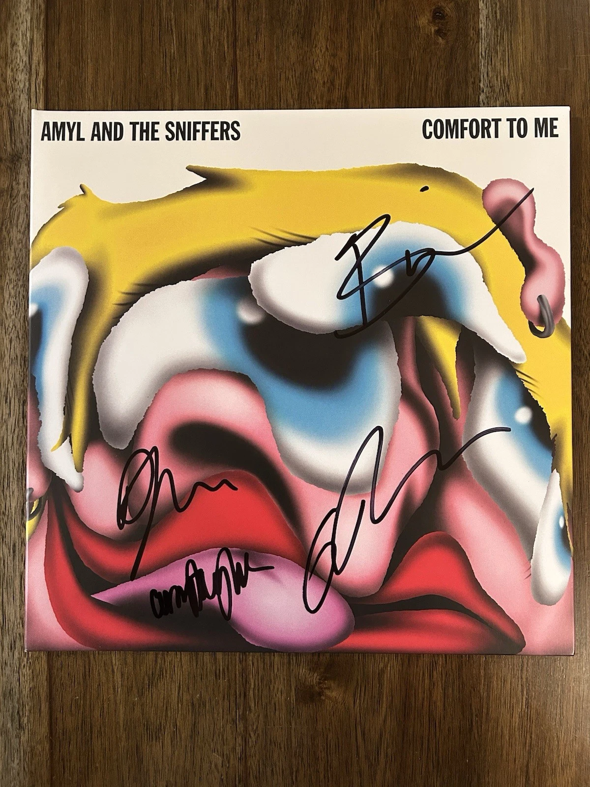 ‘AMYL AND THE SNIFFERS’ BAND SIGNED VINYL ALBUM ‘COMFORT TO ME’ AMY TAYLOR +3 COLLECTIBLE MEMORABILIA