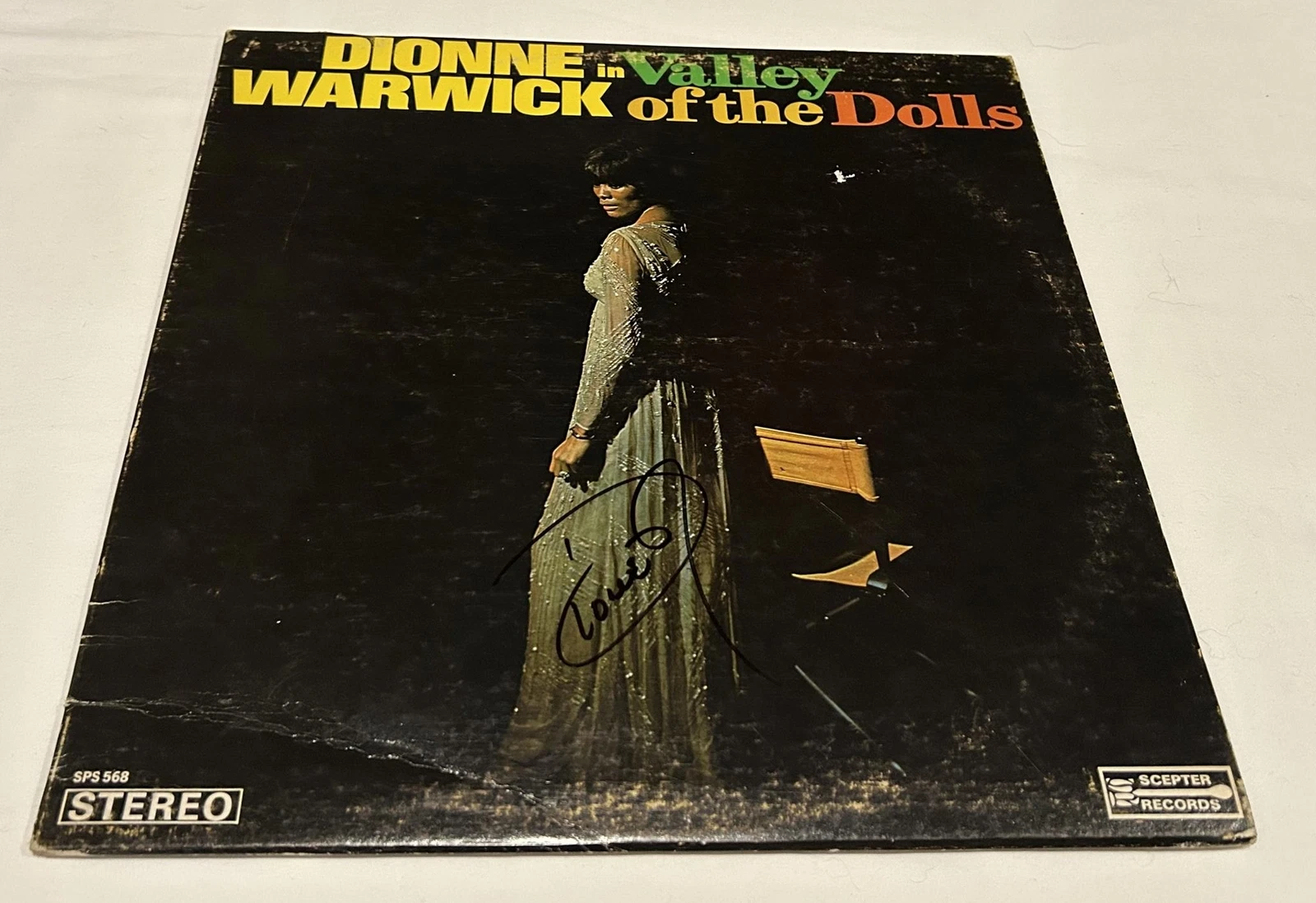 DIONNE WARWICK SIGNED VALLEY OF THE DOLLS VINYL RECORD JSA