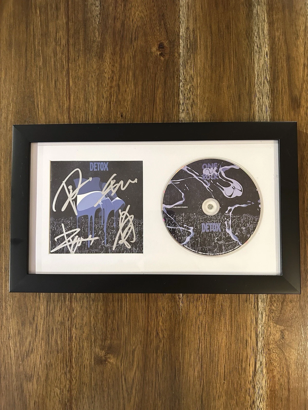 ‘ONE OK ROCK’ FULL BAND SIGNED FRAMED CD DISPLAY ‘DETOX’ RARE TAKA +3 COLLECTIBLE MEMORABILIA