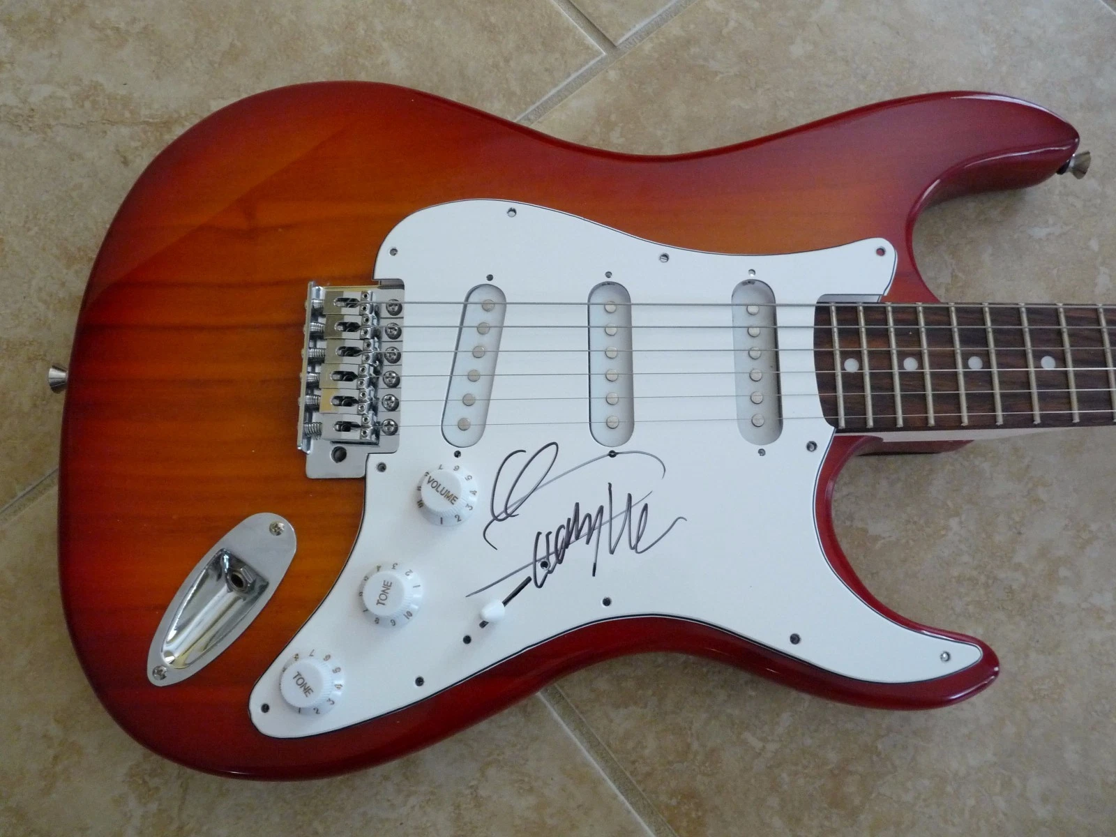 Quincy Jones Motown Record Producer Signed Autographed Guitar  Guaranteed