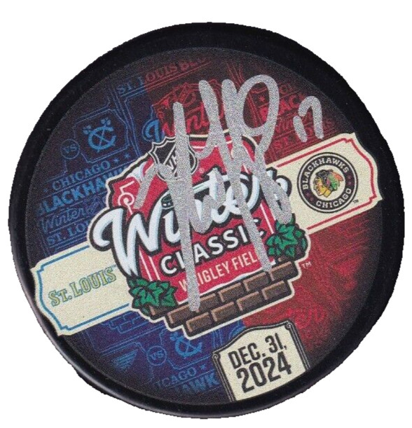 NICK FOLIGNO signed (CHICAGO BLACKHAWKS) 2024 WINTER CLASSIC dualling puck