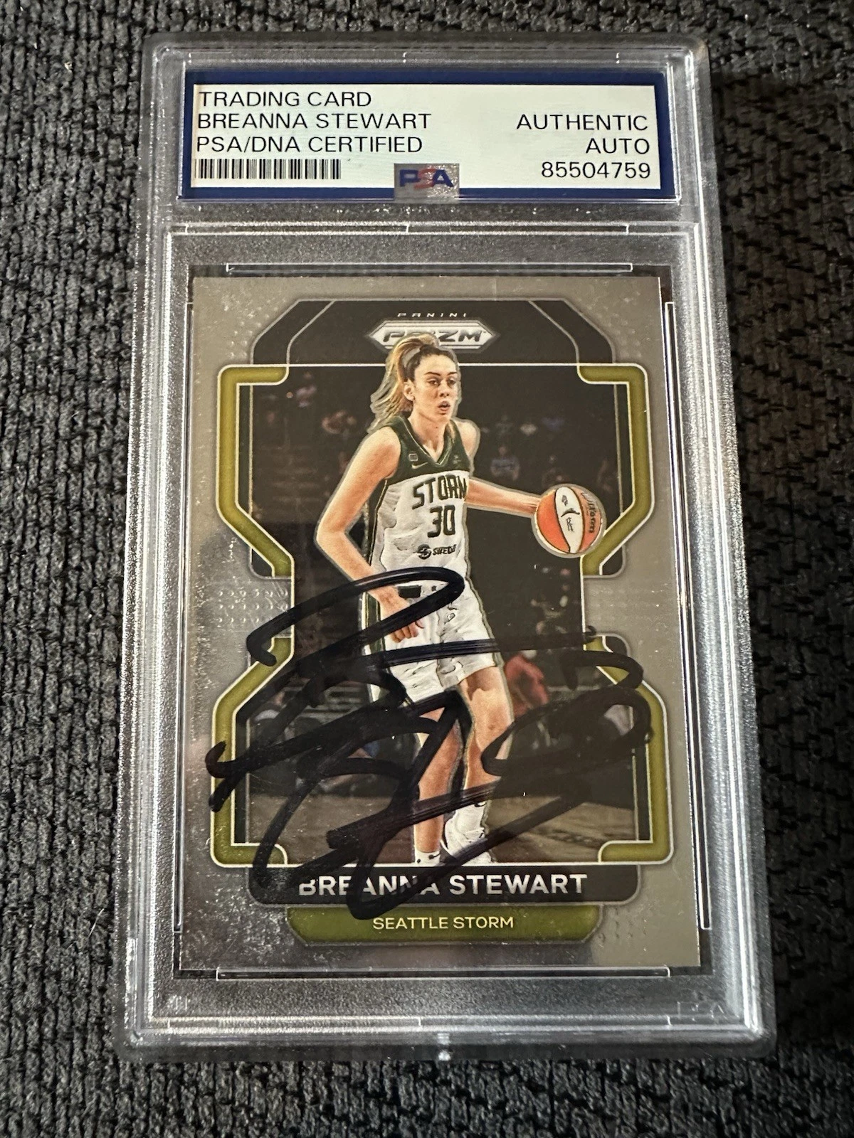 Breanna Stewart Signed 2022 Panini Prizm Card #81 PSA /DNA Slab COA