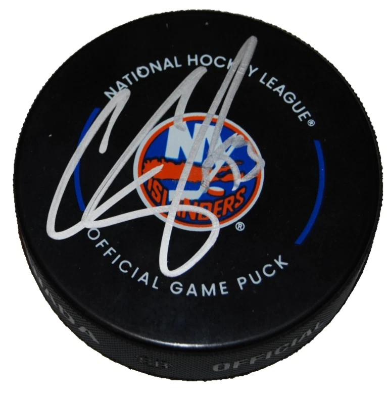 CASEY CIZIKAS signed (NEW YORK ISLANDERS) Hockey game puck BECKETT BR25938