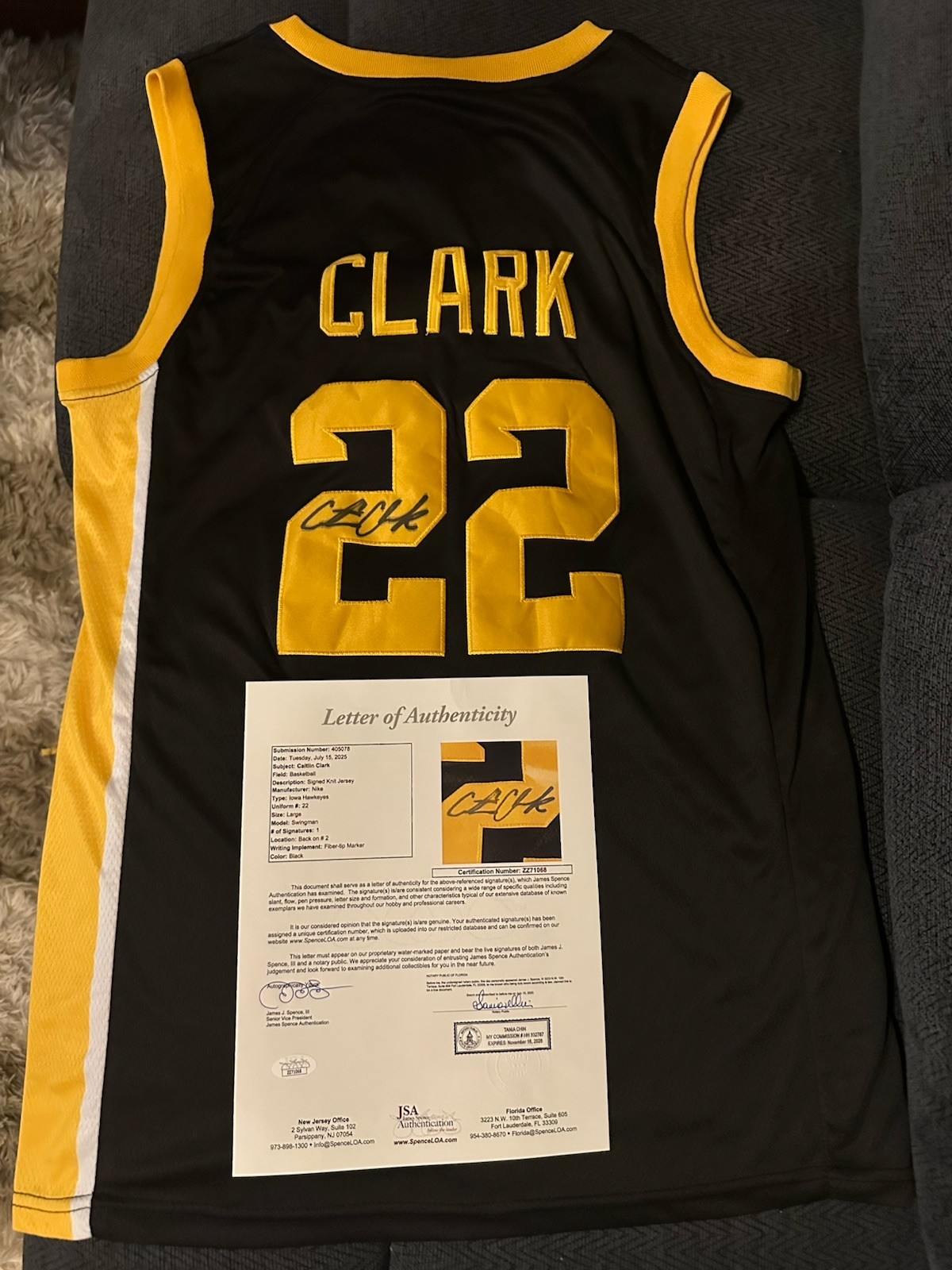 Caitlin Clark SIGNED Iowa Hawkeyes Jersey L JSA Authentication LOA COA Fever