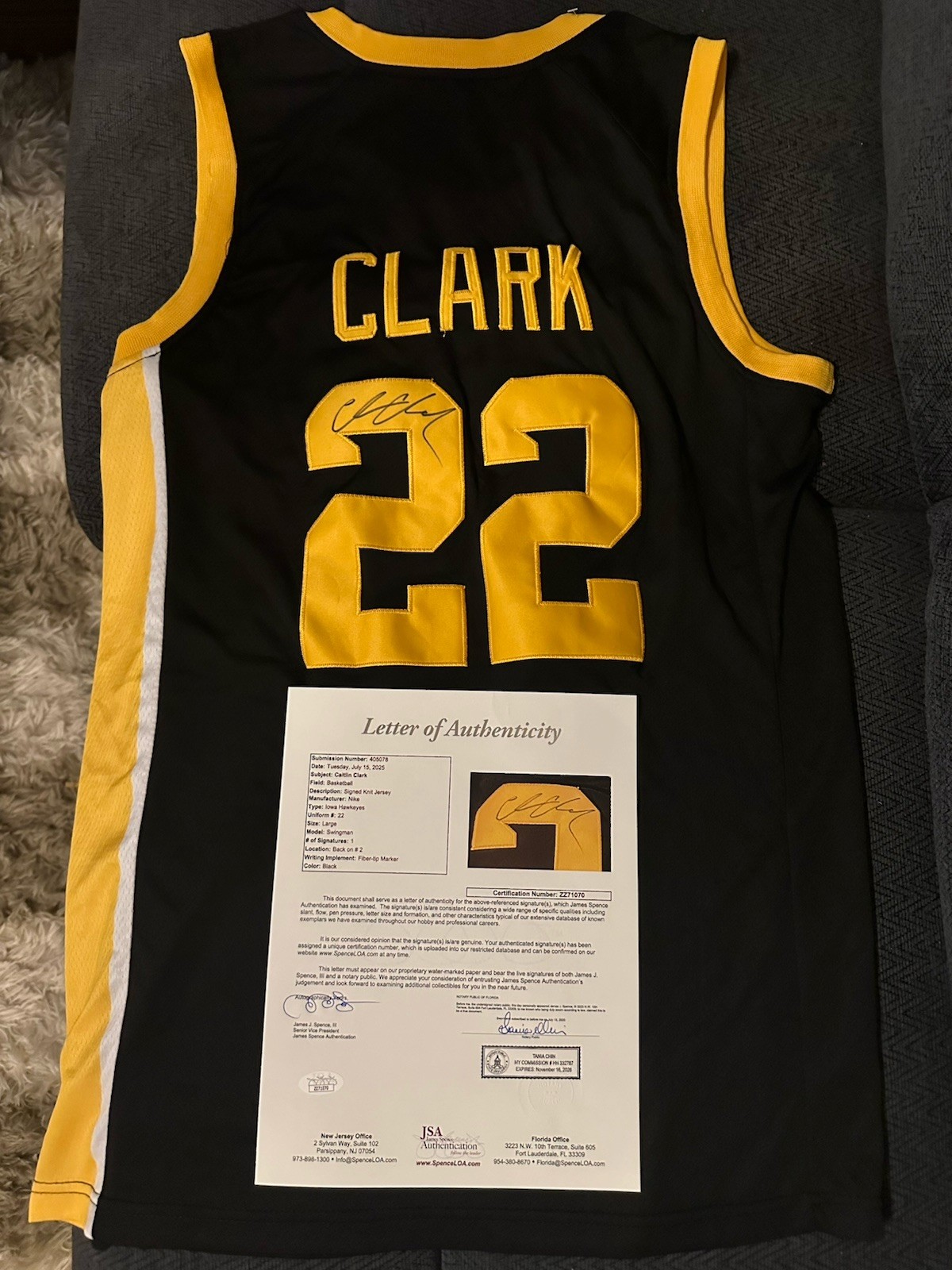 Caitlin Clark SIGNED Iowa Hawkeyes Jersey L JSA Authentication LOA COA Fever