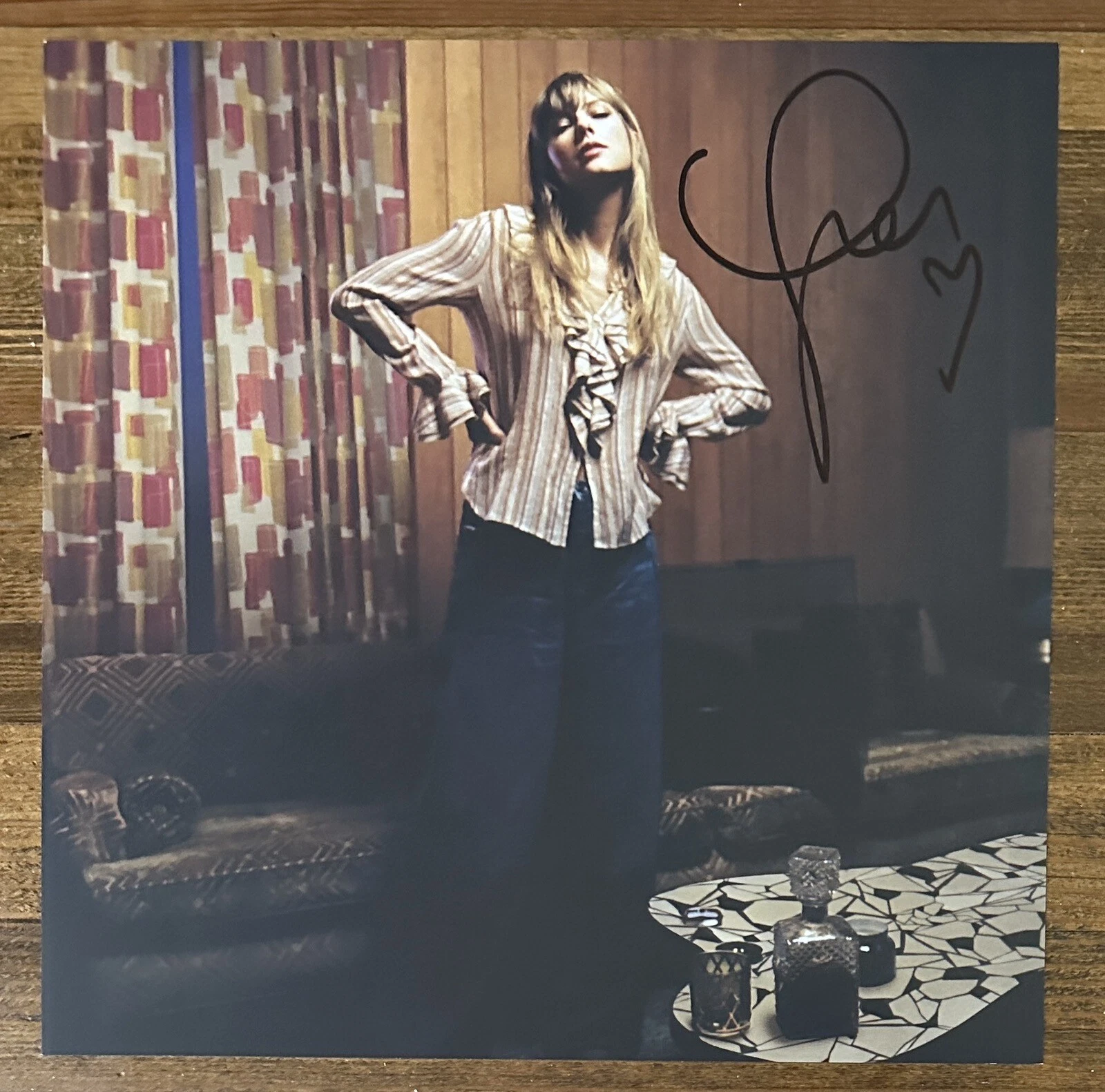 TAYLOR SWIFT MIDNIGHTS BLOOD MOON VINYL & HEART AUTOGRAPHED PICTURE PSA DNA COA