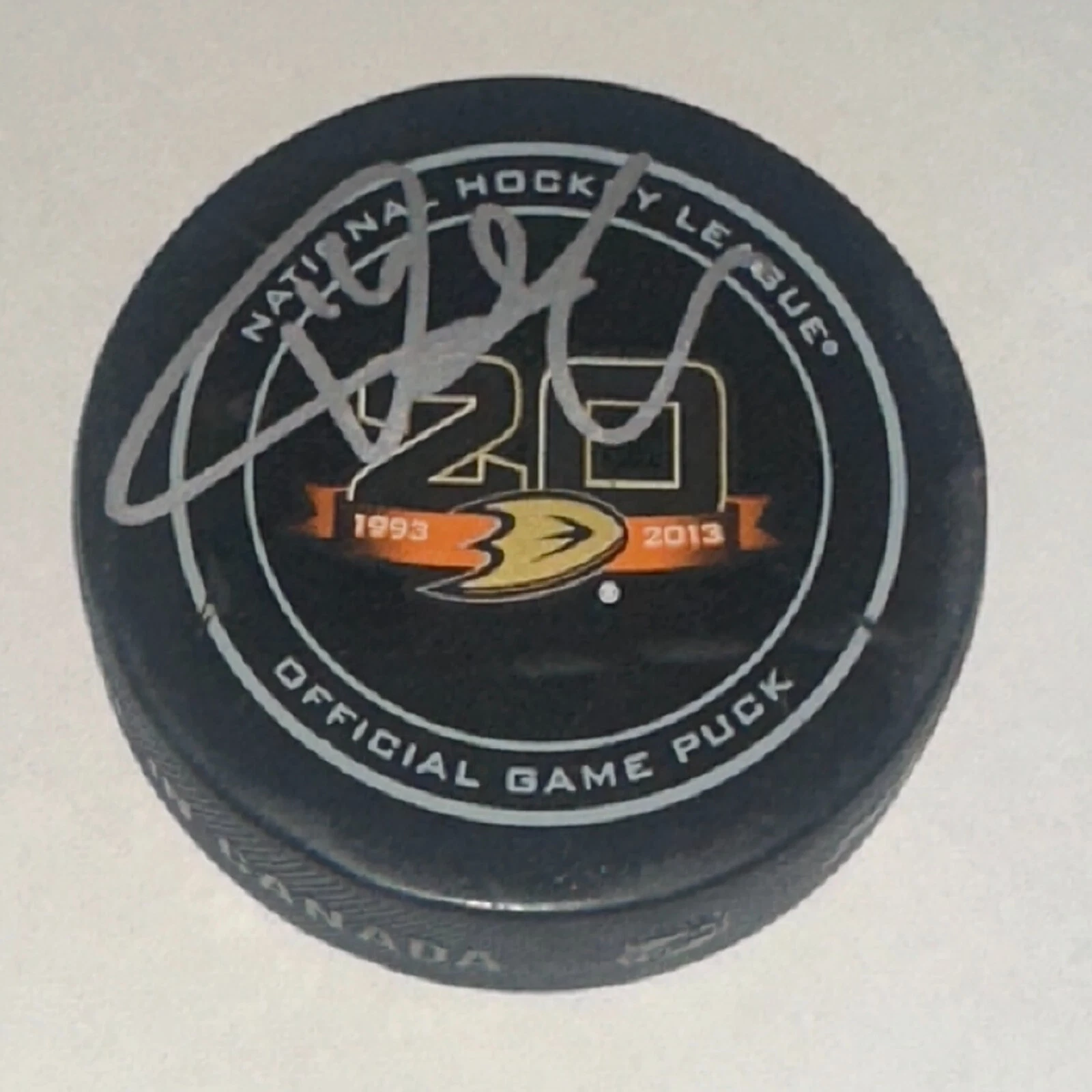 PAT VERBEEK Signed Anaheim DUCKS 20th Anniv Official GAME Puck Beckett (BAS)