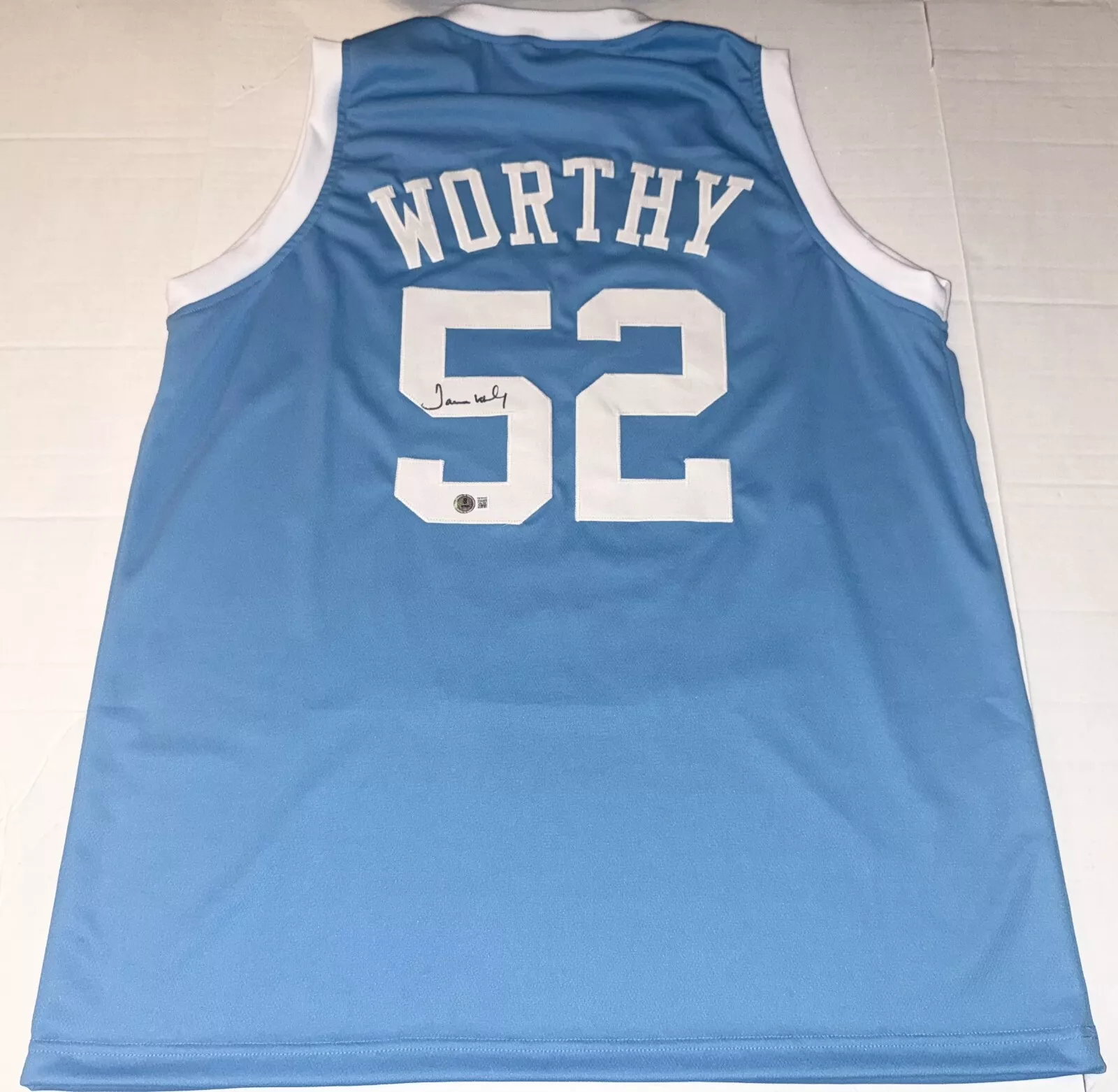 James Worthy North Carolina Tar Heels signed Custom jersey Beckett Witnessed